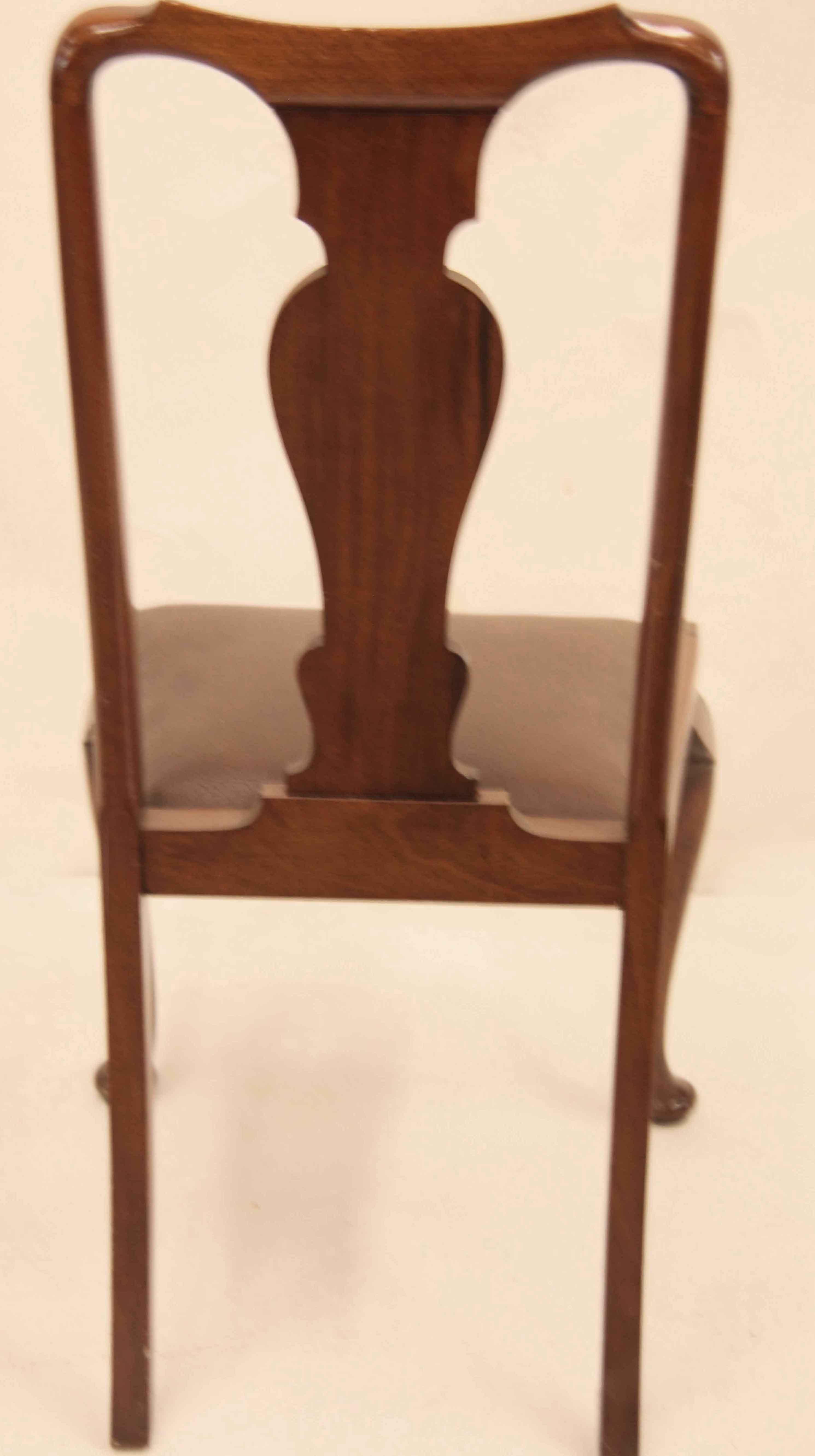 Satz von vier Stühlen im Queen Anne-Stil aus Mahagoni im Angebot 2