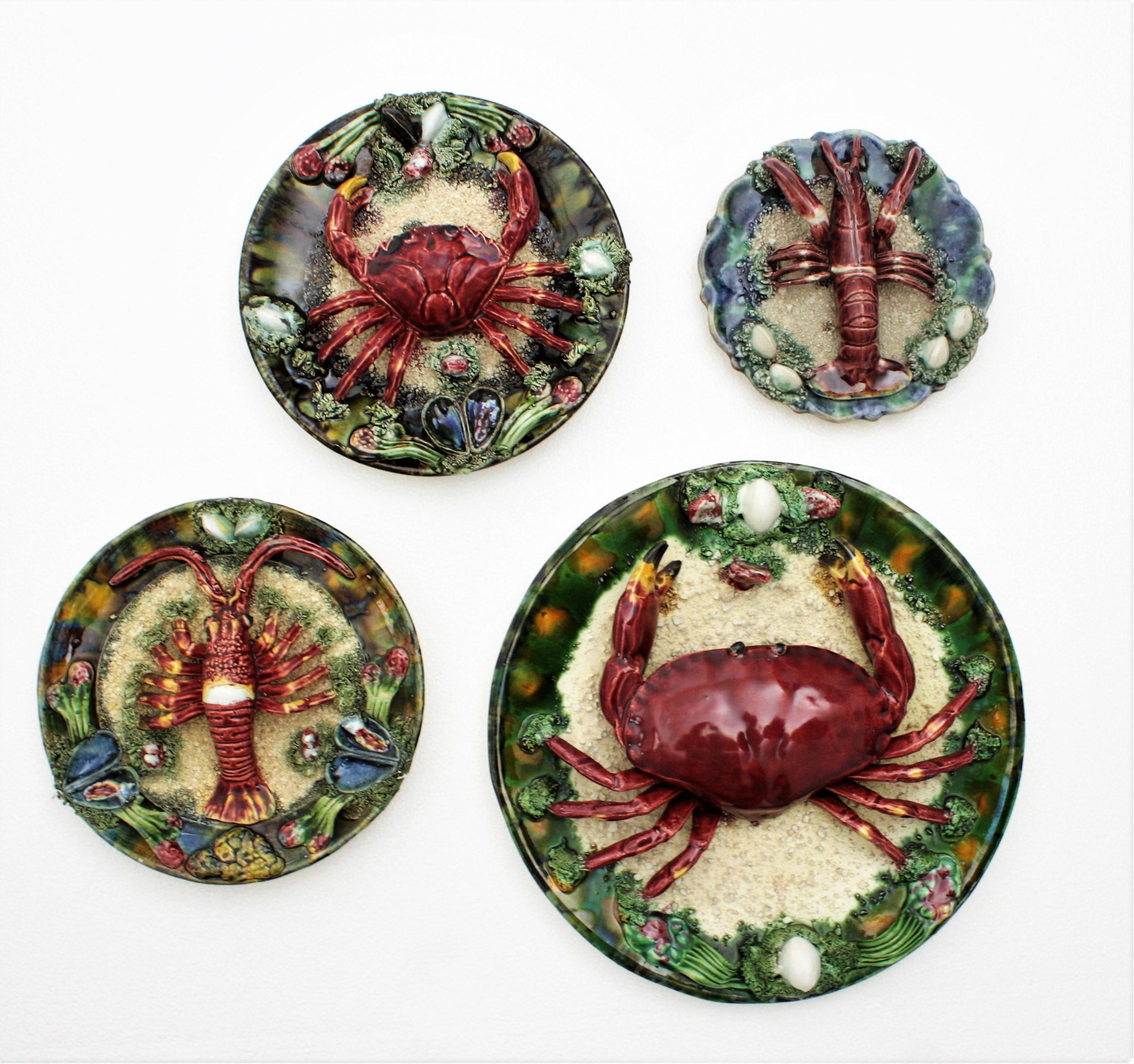 A colorful wall decoration comprised by four excellent Majolica glazed ceramic pieces with seafood trompe l'oeil decorations. Portugal, 1940s-1950s.
Such a realistic representation with crabs and lobsters on a sea landscape background. A cool