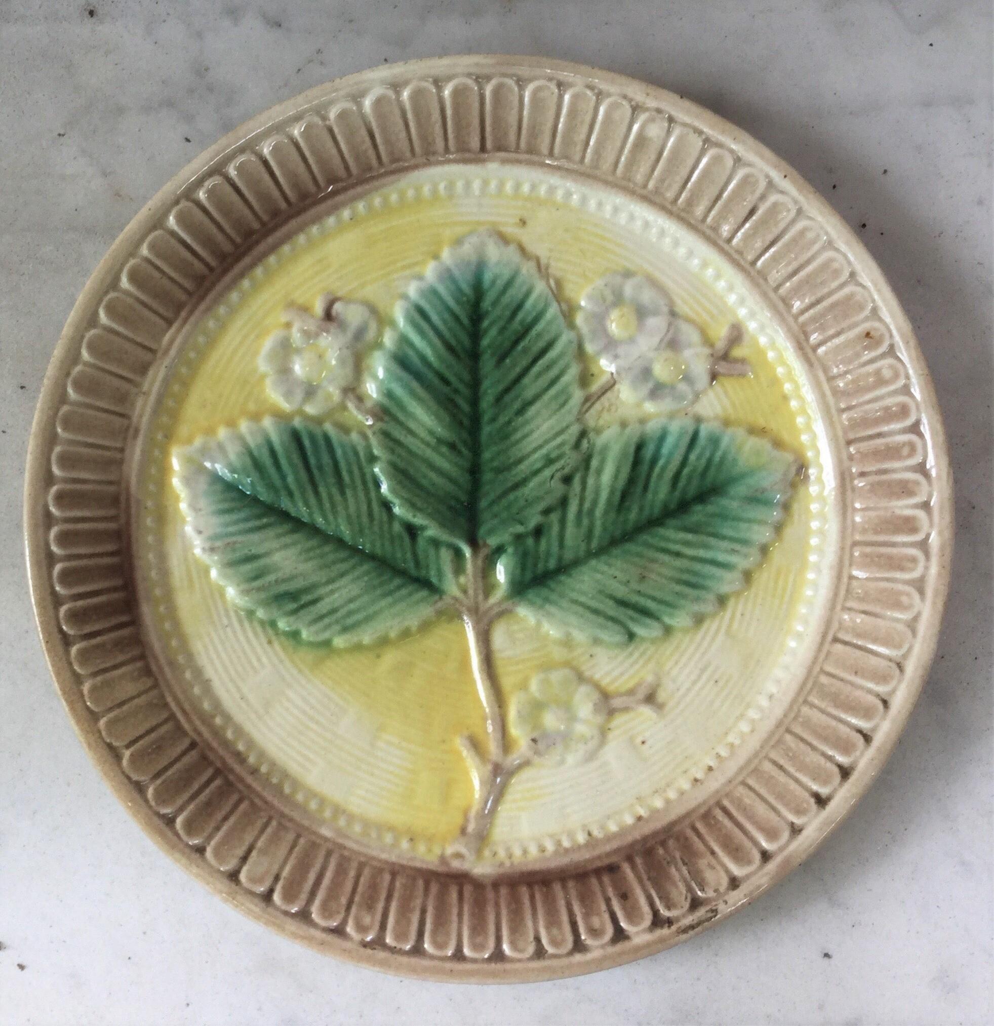 Set of Four Majolica Leaves Plates, circa 1890 In Good Condition In Austin, TX