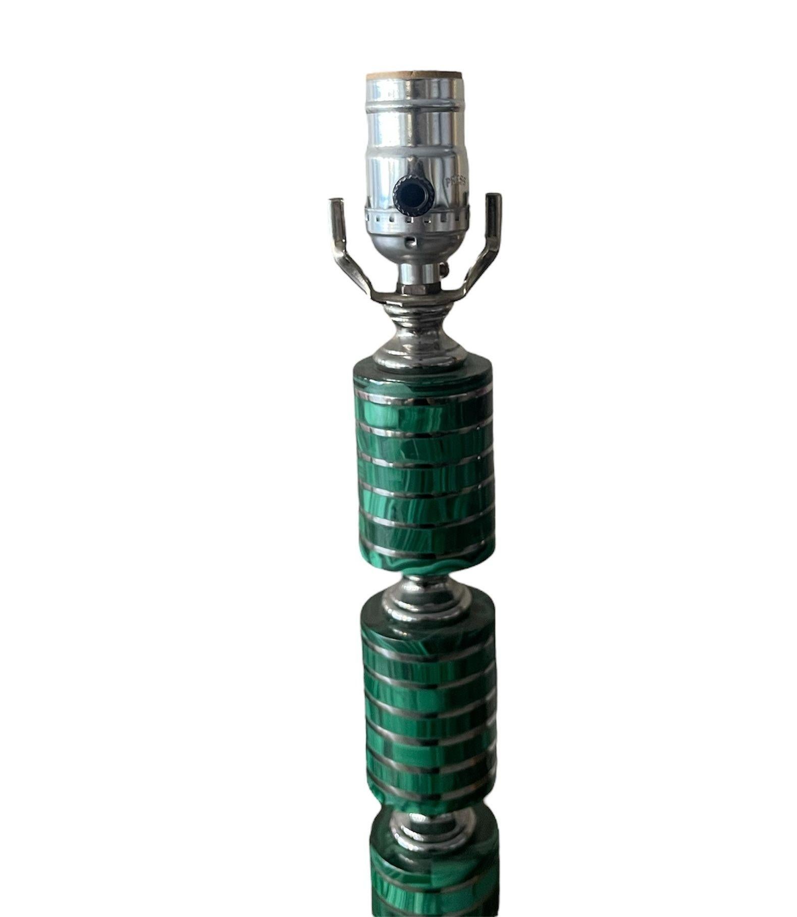 Ensemble de quatre lampes de table en malachite avec détails en nickel, Italie, années 1970. Bon état - En vente à Los Angeles, CA