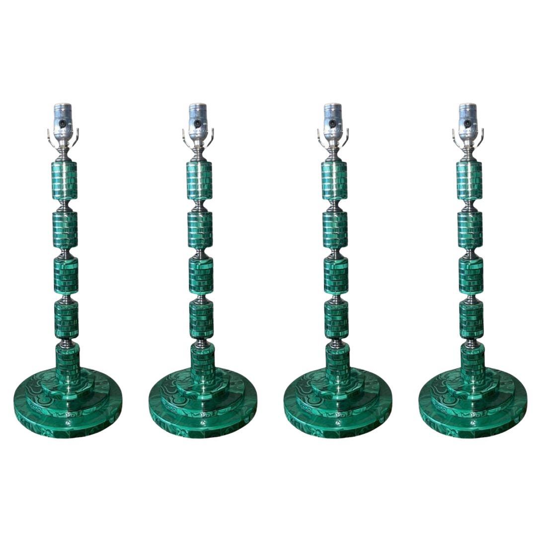 Ensemble de quatre lampes de table en malachite avec détails en nickel, Italie, années 1970. en vente