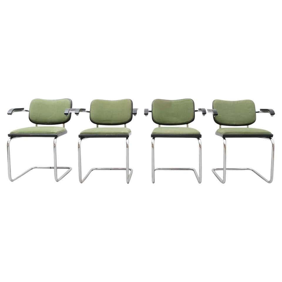Ensemble de quatre chaises Cesca Marcel Breuer par Gavina, datant d'environ 1970 en vente 12