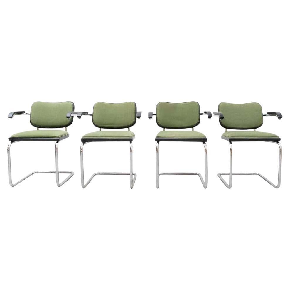 Ensemble de quatre chaises Cesca Marcel Breuer par Gavina, datant d'environ 1970