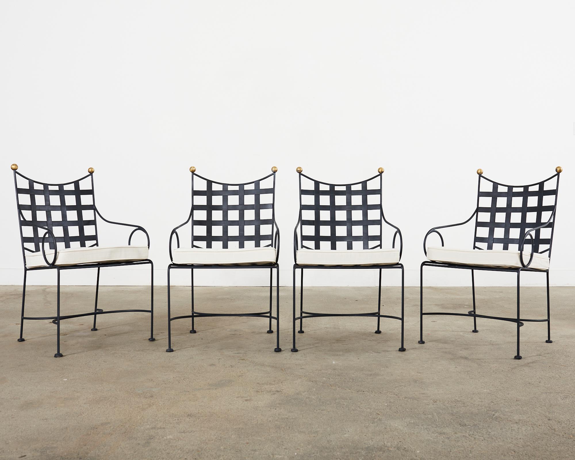 Mid-Century Modern Ensemble de quatre chaises de salle à manger de style Mario Papperzini en fer et bronze  en vente