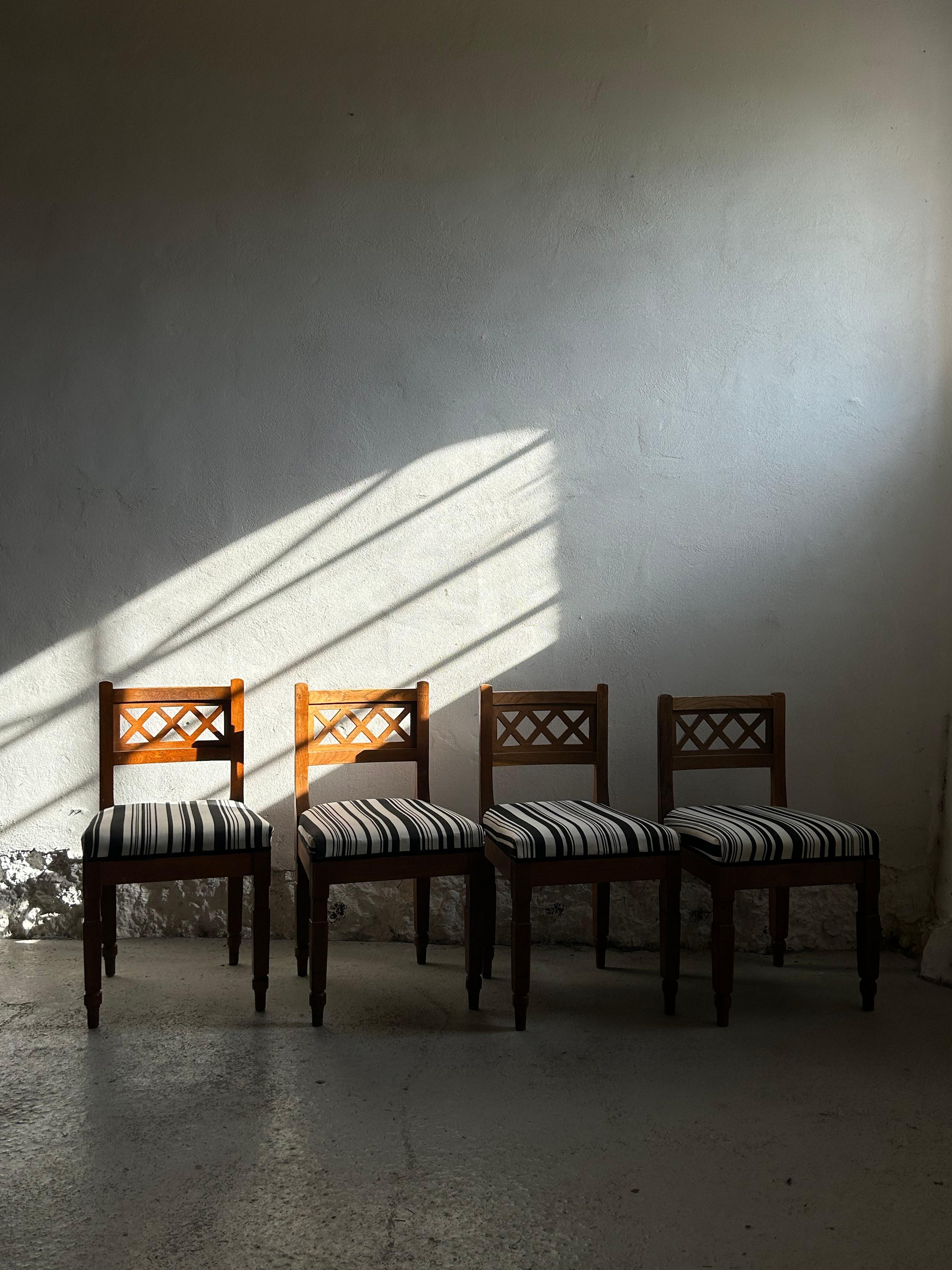 Early 20th Century Set of Four Martin Nyrop Oak Chairs for Copenhagen City Hall, circa 1905 For Sale