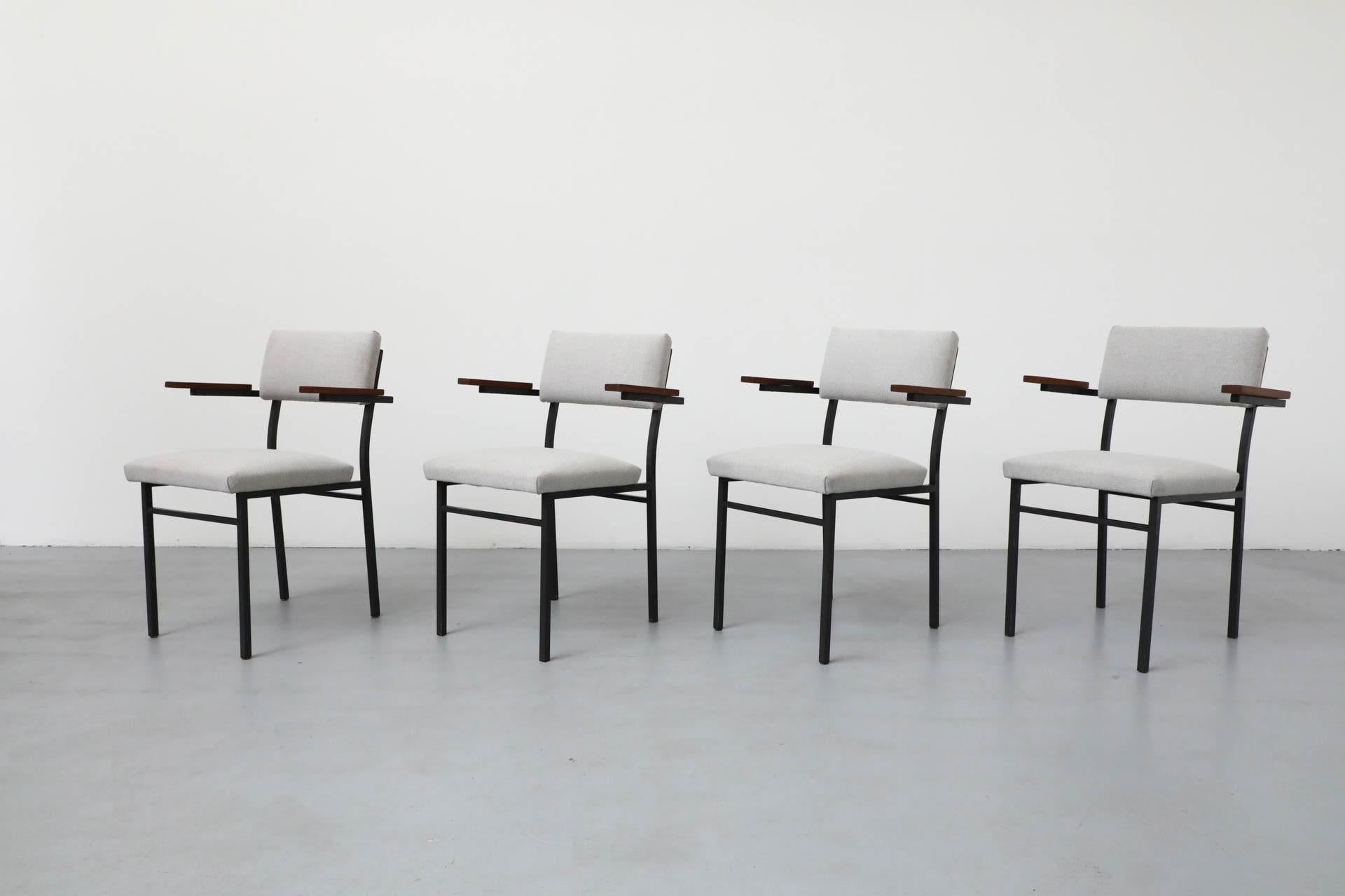 Mid-Century moderno Set di quattro poltrone di metà secolo in stile Martin Visser con tappezzeria grigio tortora in vendita