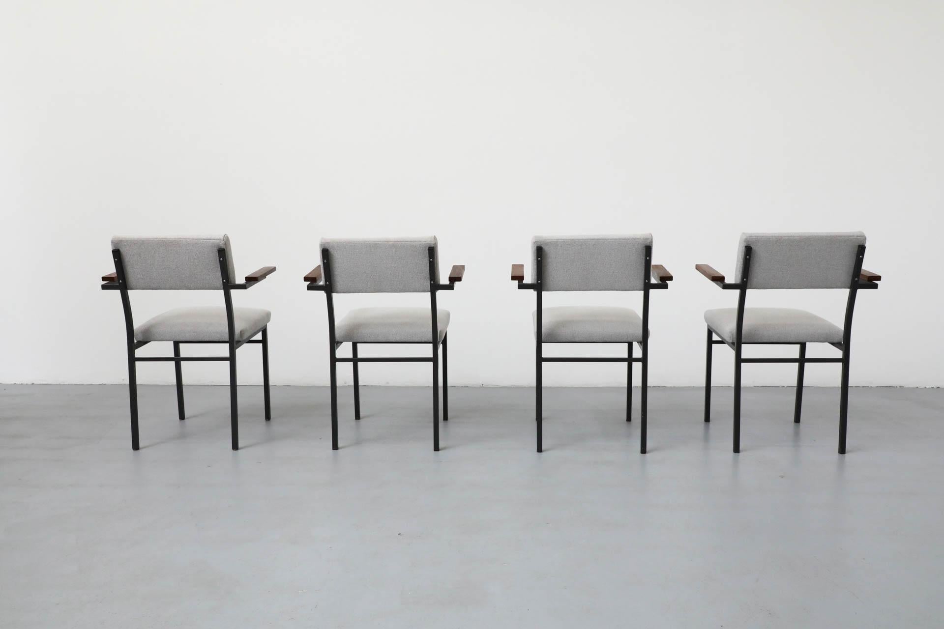 Set di quattro poltrone di metà secolo in stile Martin Visser con tappezzeria grigio tortora In condizioni buone in vendita a Los Angeles, CA