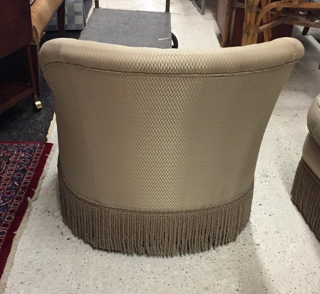 Set of Four Matching Tufted Fringe Trim Tufted Club Chairs In Good Condition In West Hartford, CT