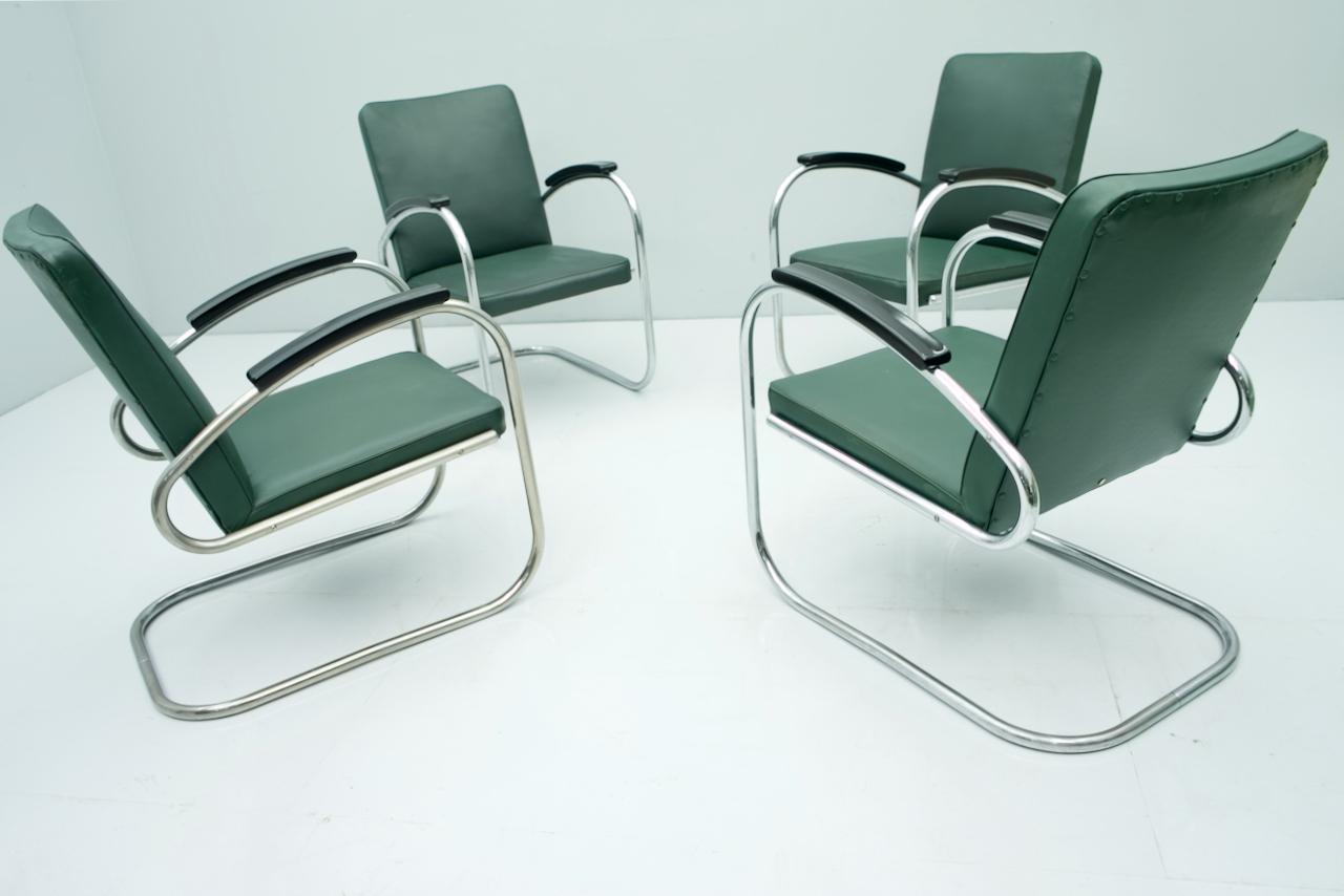 Set of Four Mauser RS 7 Cantilever Steel Tube Lounge Chairs, Germany, 1935 In Good Condition For Sale In Frankfurt / Dreieich, DE