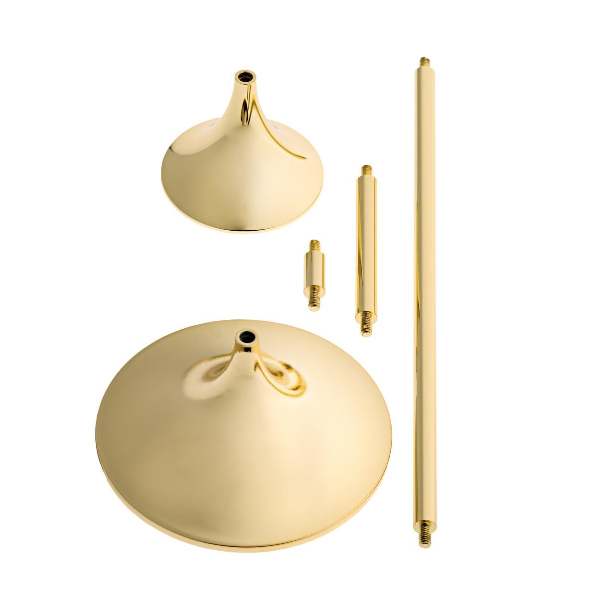 Candelabro diseñado por Max Bru¨el en 1961. 

Elegante y con un toque de capricho, el candelabro modular Jazz fue concebido en 1961 por el arquitecto, ceramista y músico de jazz danés Max Brüel. Con una silueta esbelta y grácil en tres alturas, Jazz
