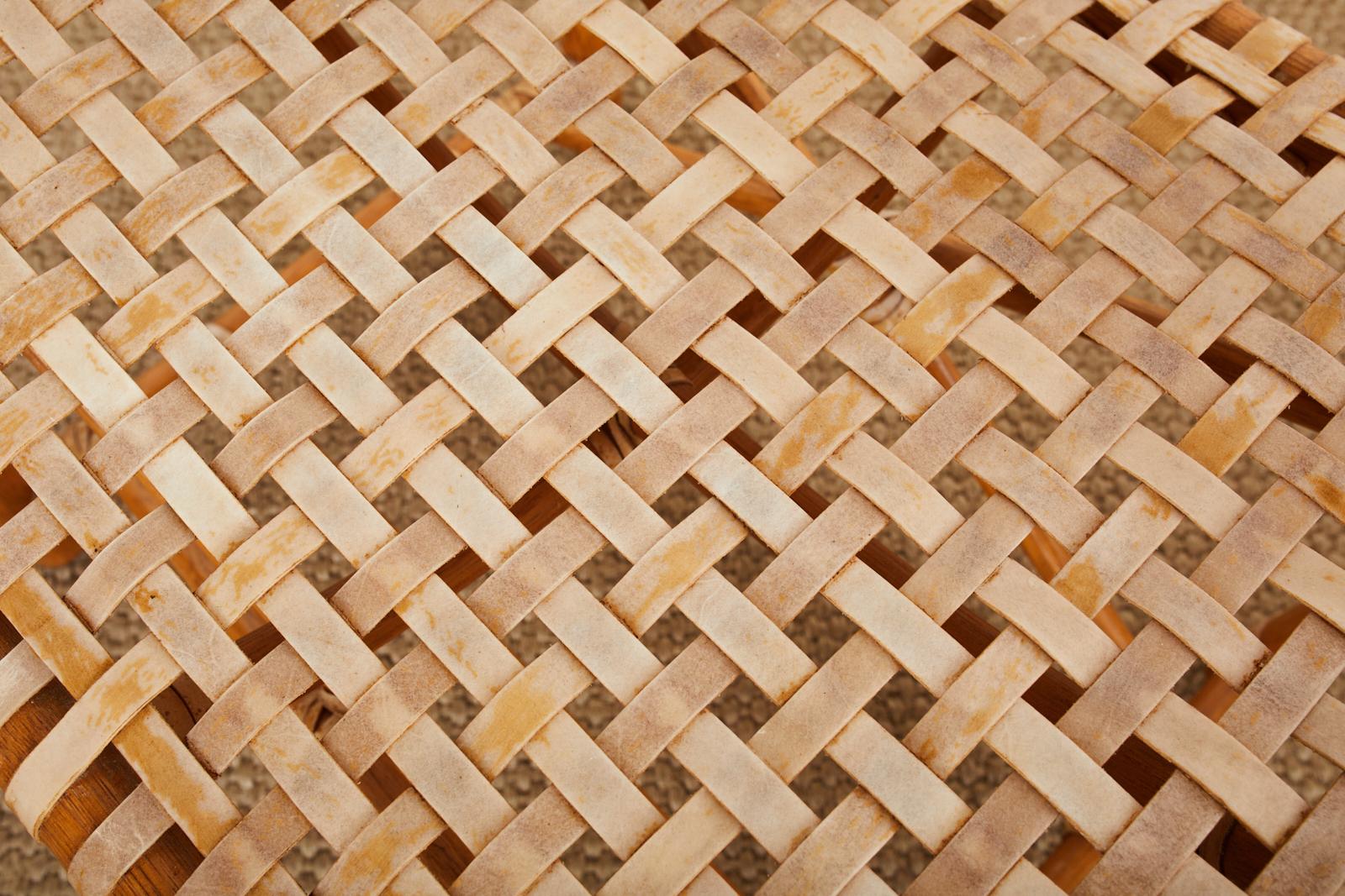 Set di quattro poltrone da pranzo McGuire in rattan intrecciato in vendita 3