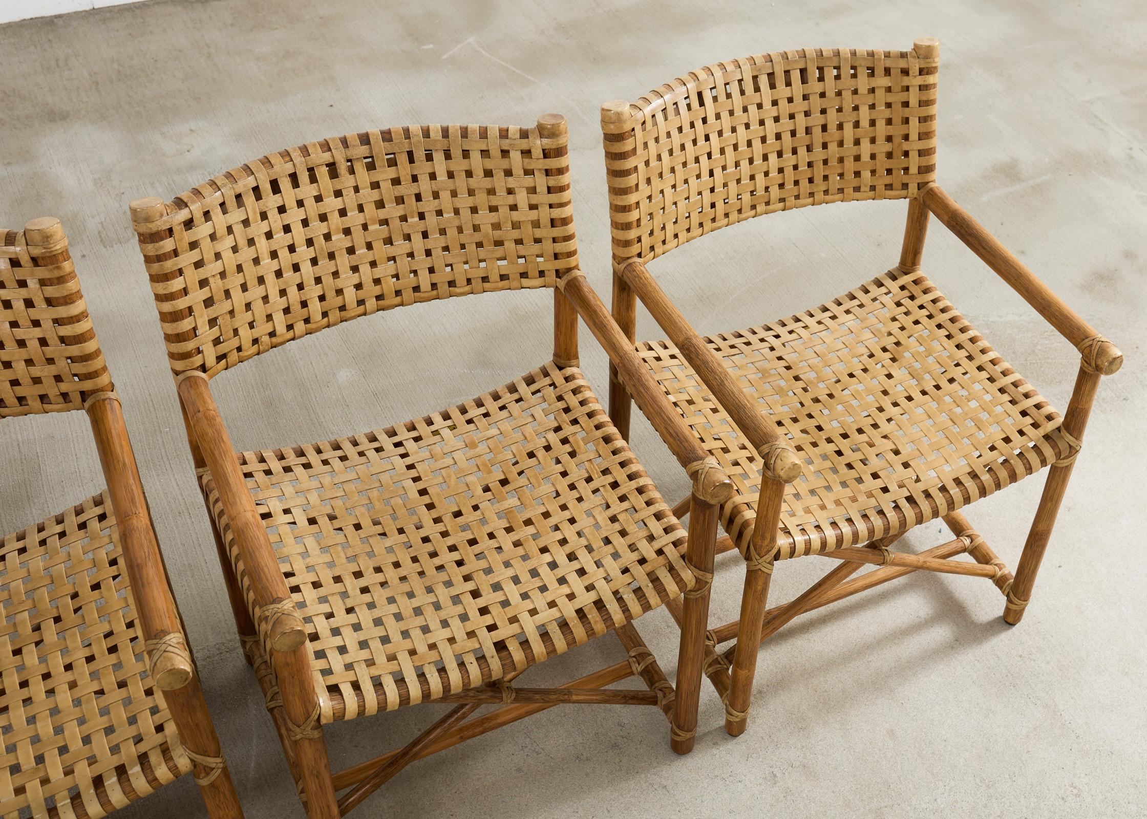 Fatto a mano Set di quattro poltrone da pranzo McGuire in rattan intrecciato in vendita