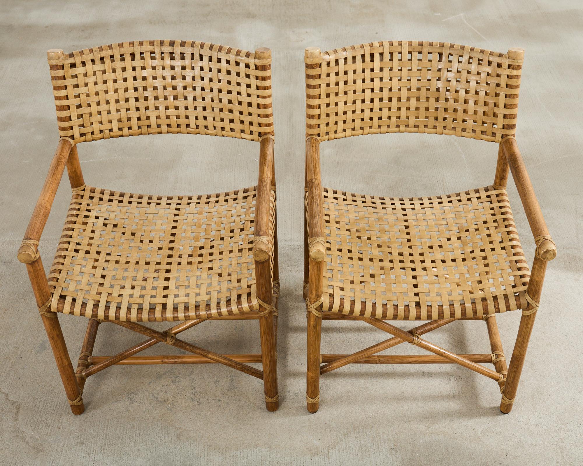 Pelle Set di quattro poltrone da pranzo McGuire in rattan intrecciato in vendita