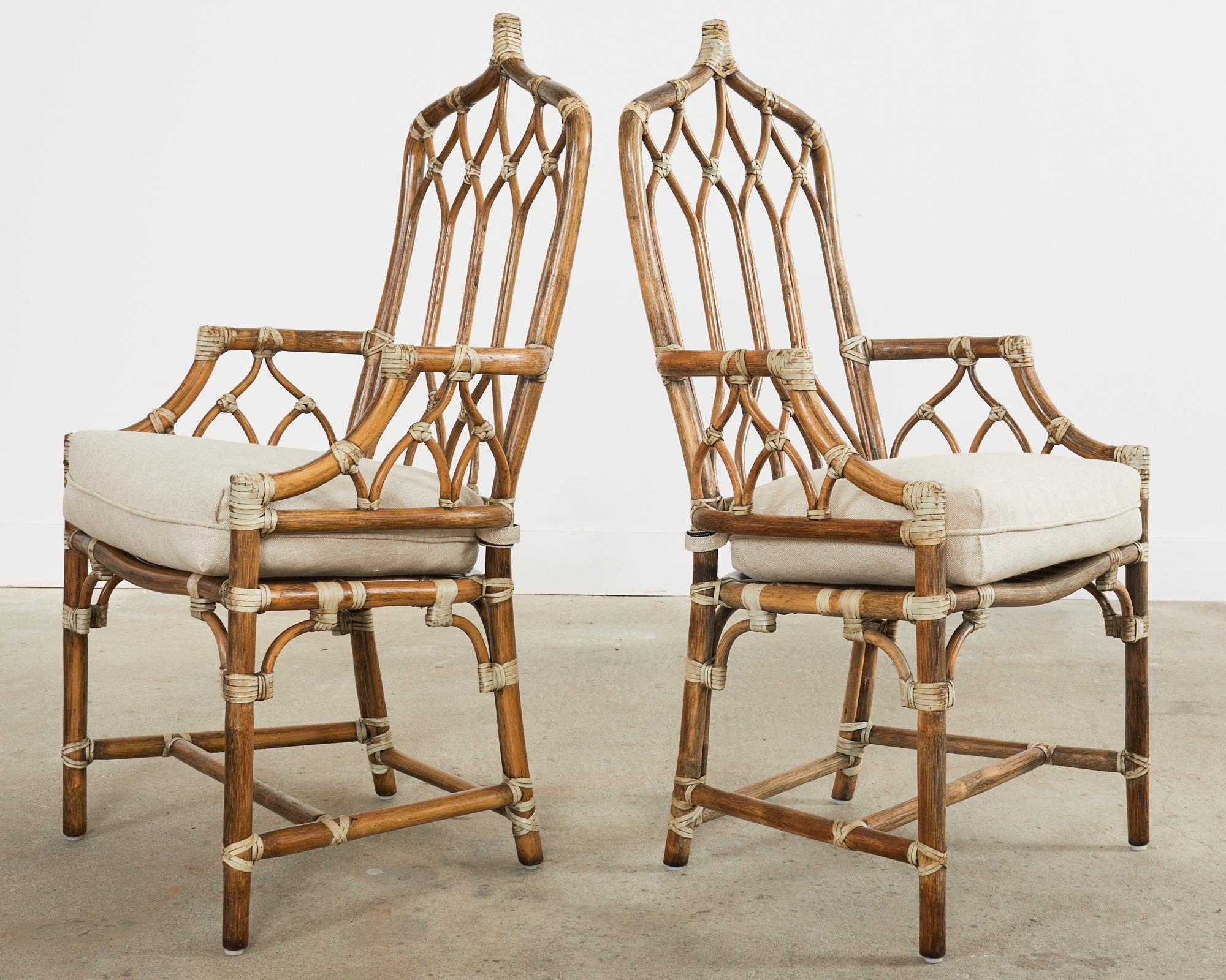 Fait main McGuire ensemble de quatre chaises de salle à manger cathédrales en rotin organique et moderne en vente