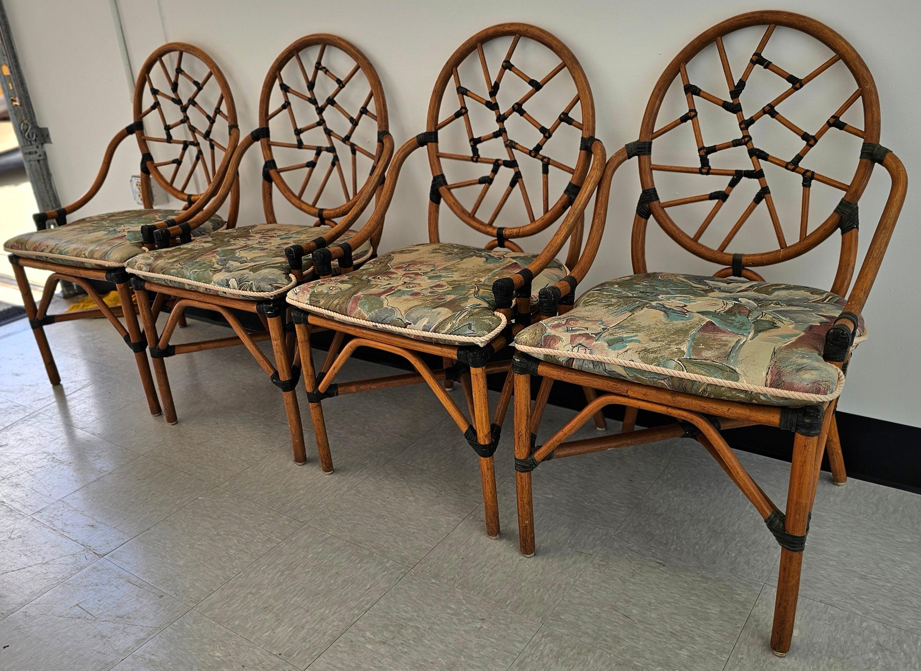 Fatto a mano Set di quattro sedie da pranzo McGuire in rattan e pelle 