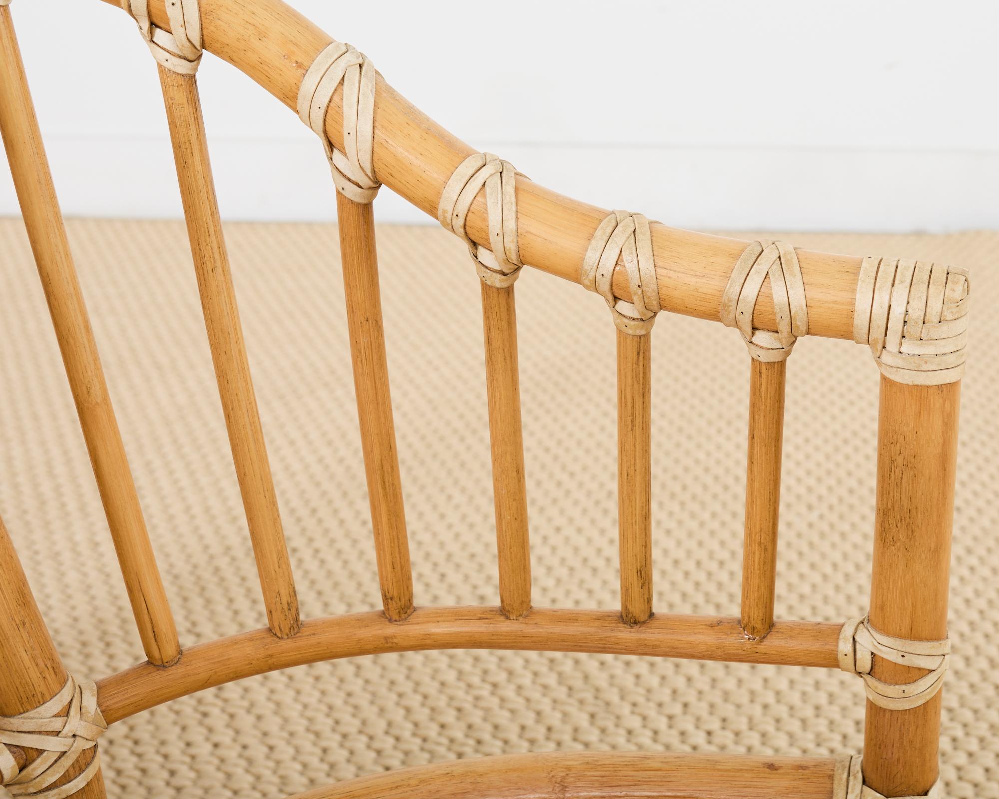 Satz von vier McGuire-Rattan-Esszimmerstühlen mit Fassrückenlehne im Angebot 2