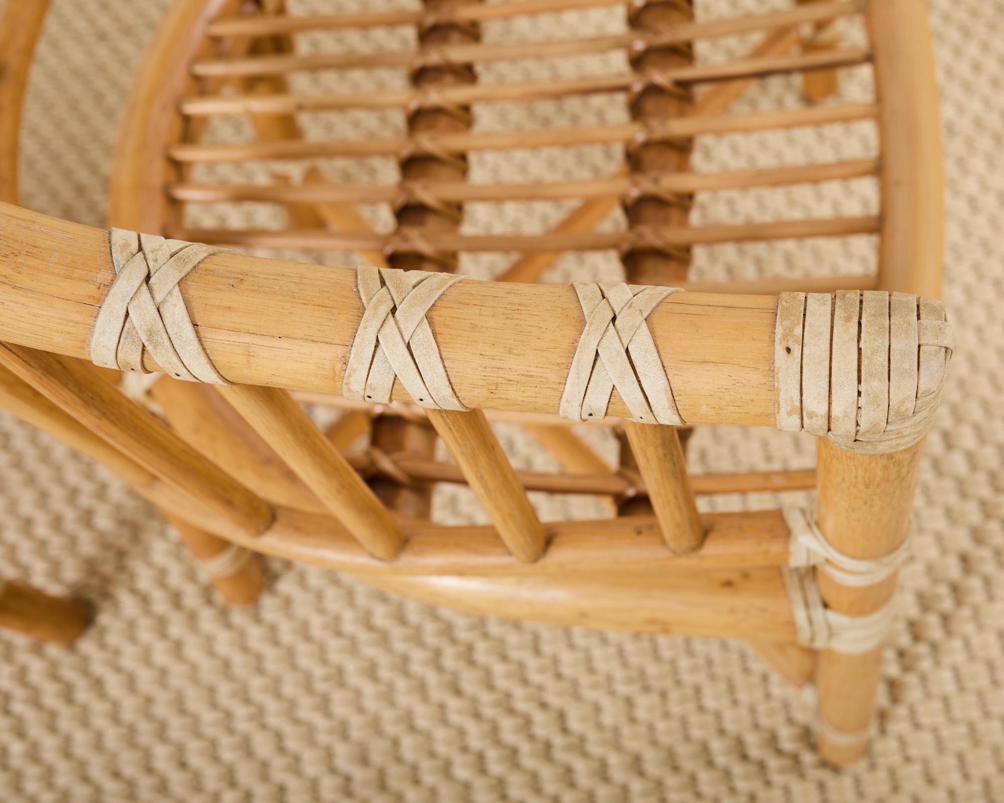 Satz von vier McGuire-Rattan-Esszimmerstühlen mit Fassrückenlehne im Angebot 3