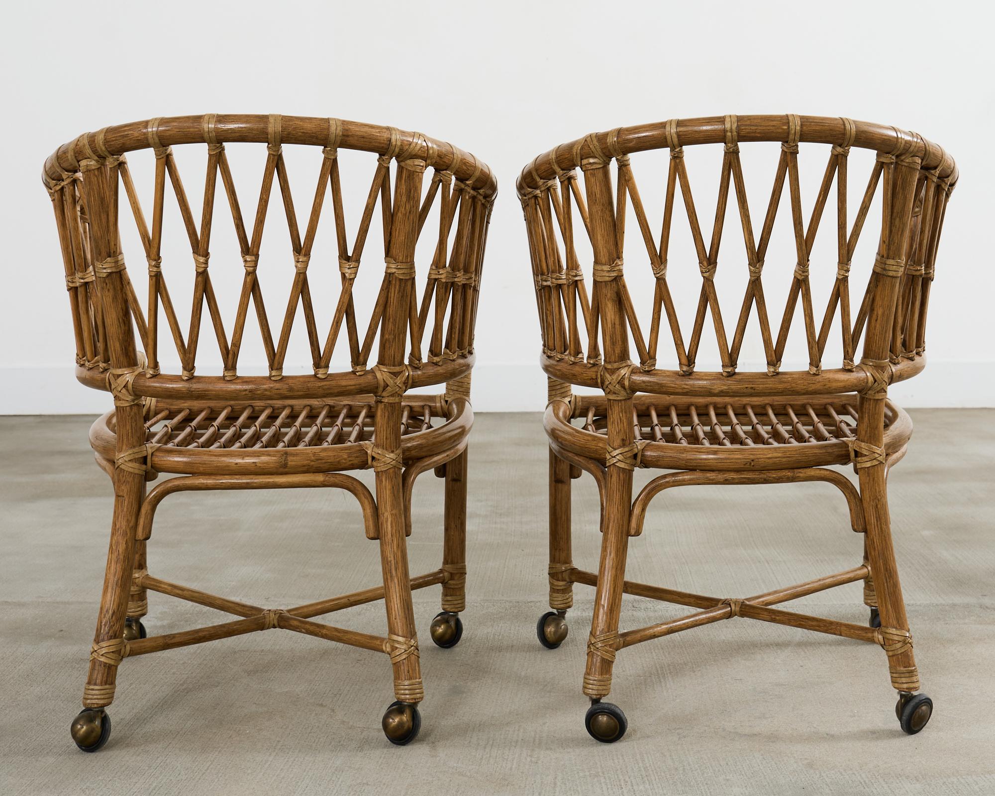 Satz von vier McGuire-Rattan-Esszimmerstühlen mit Fassrückenlehne im Angebot 5