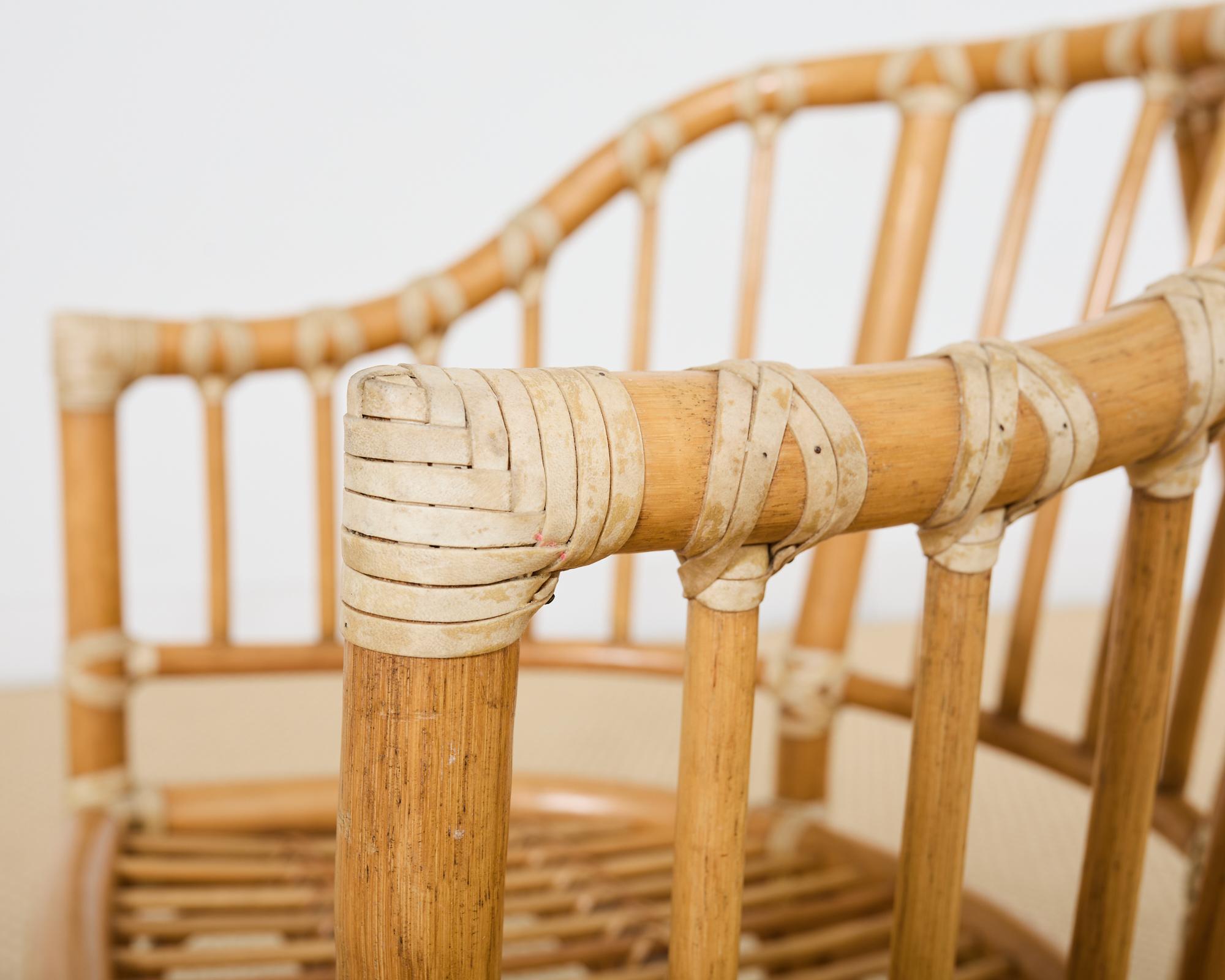 Satz von vier McGuire-Rattan-Esszimmerstühlen mit Fassrückenlehne im Angebot 6