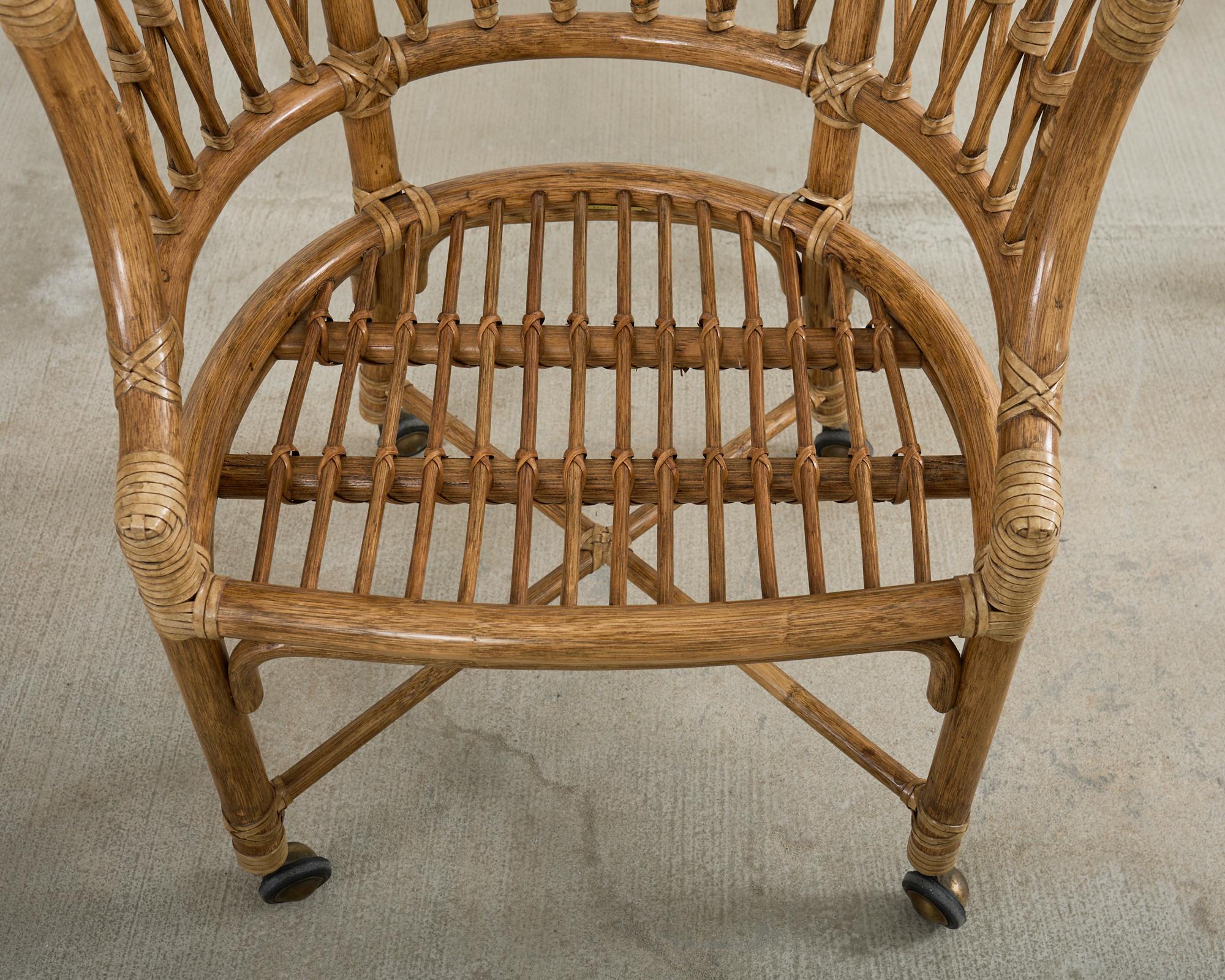 Satz von vier McGuire-Rattan-Esszimmerstühlen mit Fassrückenlehne im Angebot 9