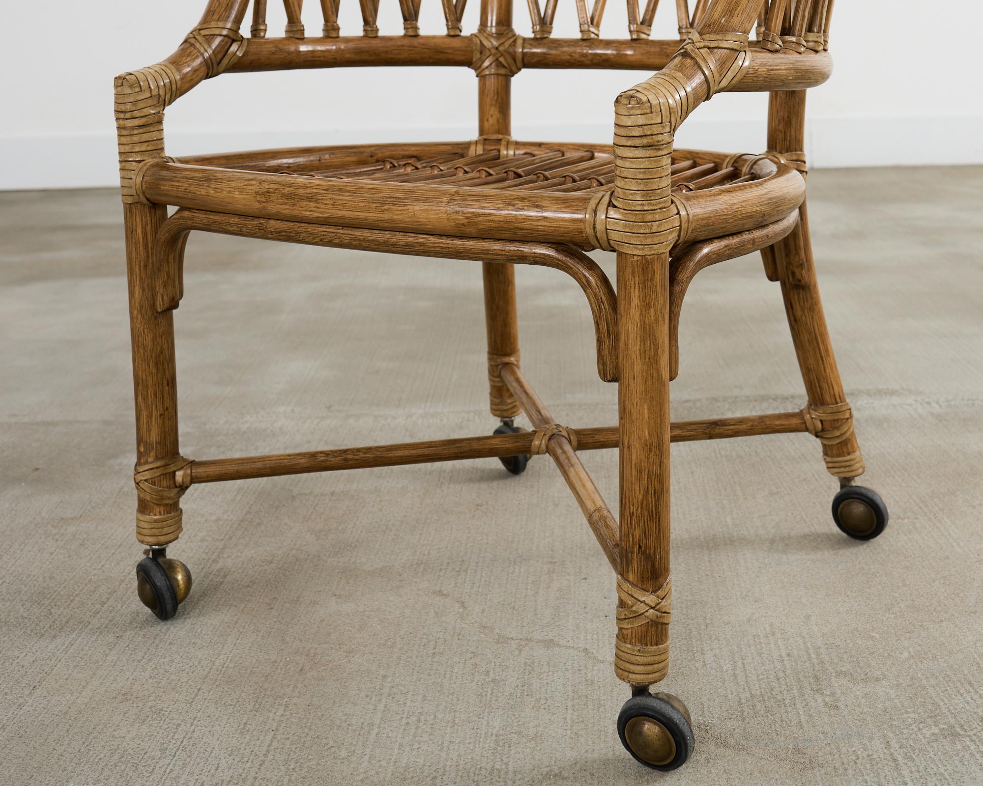 Satz von vier McGuire-Rattan-Esszimmerstühlen mit Fassrückenlehne im Angebot 10