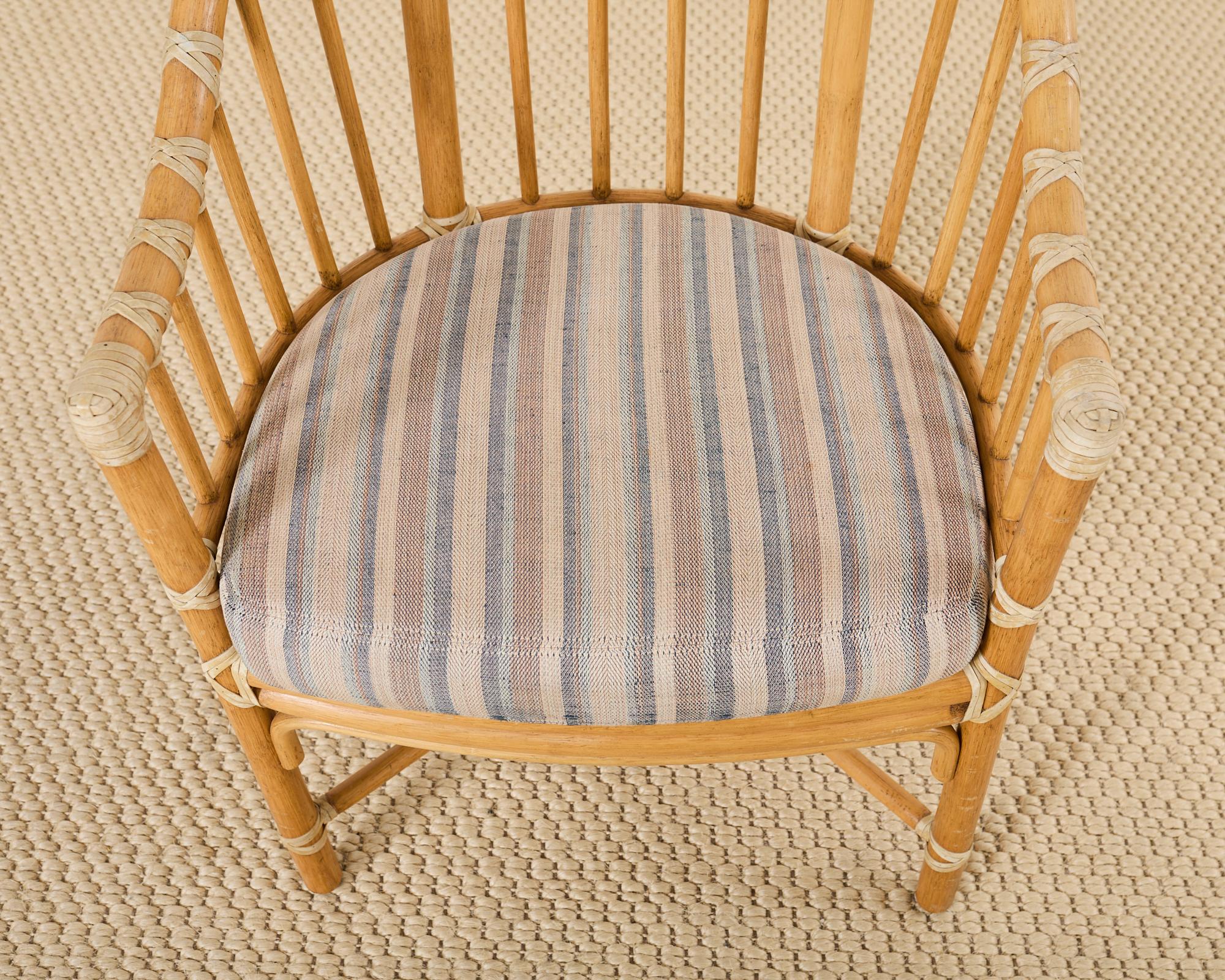 Satz von vier McGuire-Rattan-Esszimmerstühlen mit Fassrückenlehne im Angebot 12
