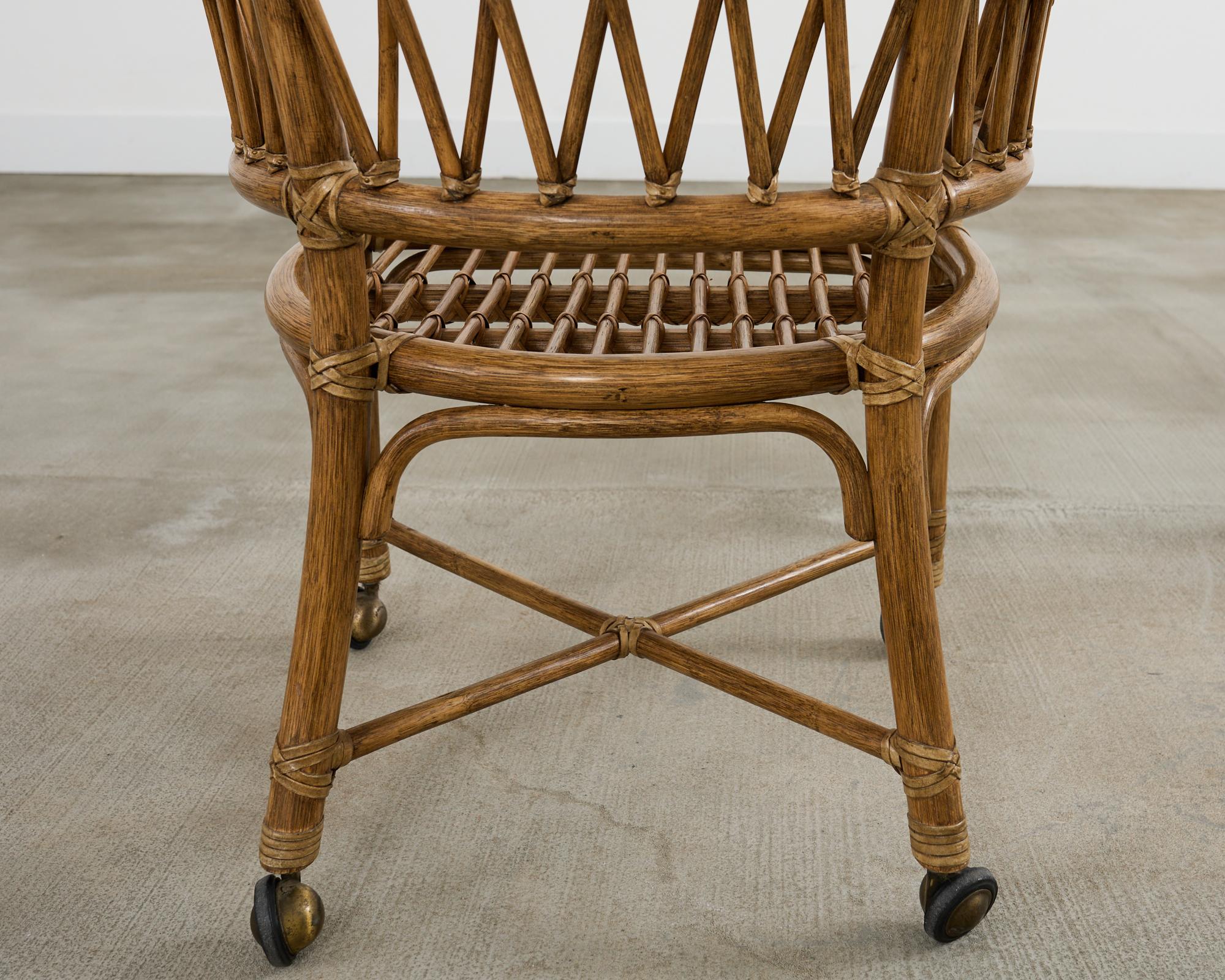 Satz von vier McGuire-Rattan-Esszimmerstühlen mit Fassrückenlehne im Angebot 12