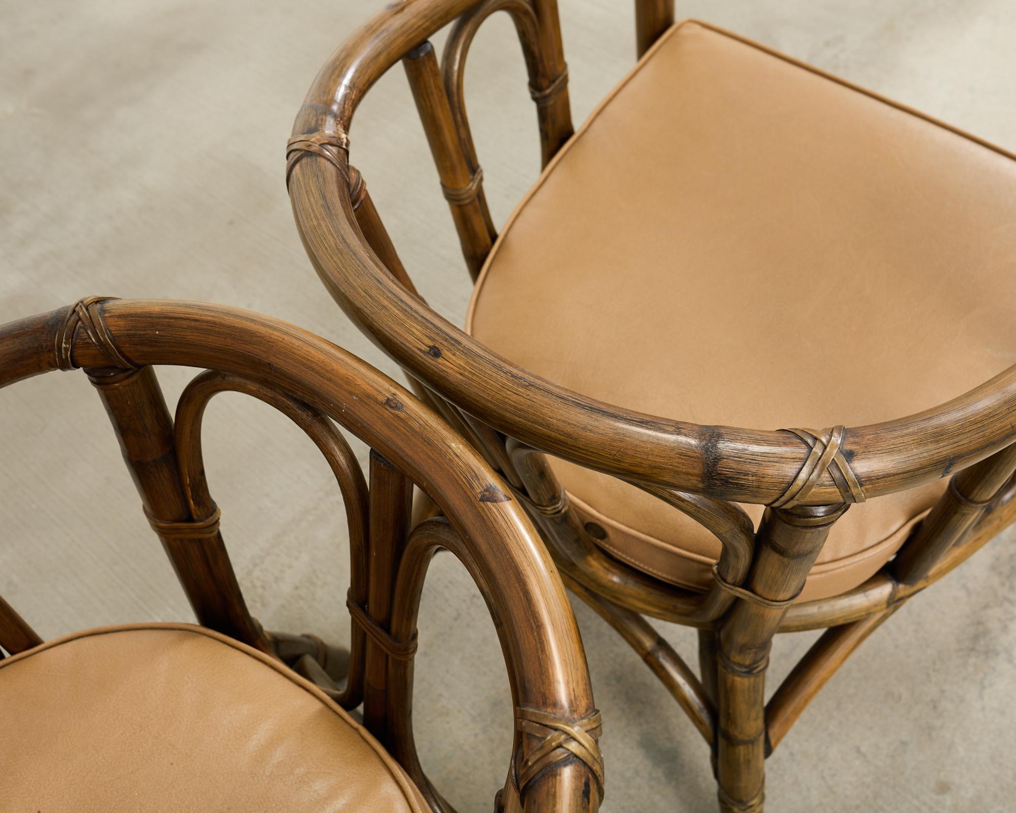 Ensemble de quatre fauteuils de salon McGuire en rotin avec dossier en forme de tonneau en vente 2