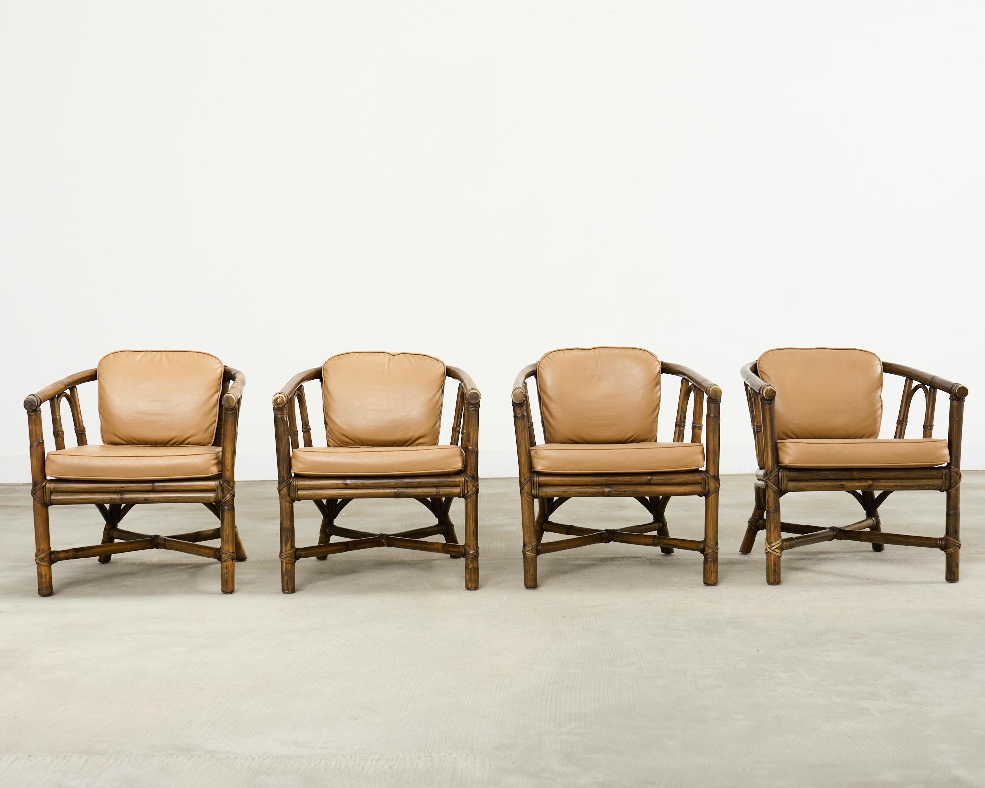 Organique Ensemble de quatre fauteuils de salon McGuire en rotin avec dossier en forme de tonneau en vente