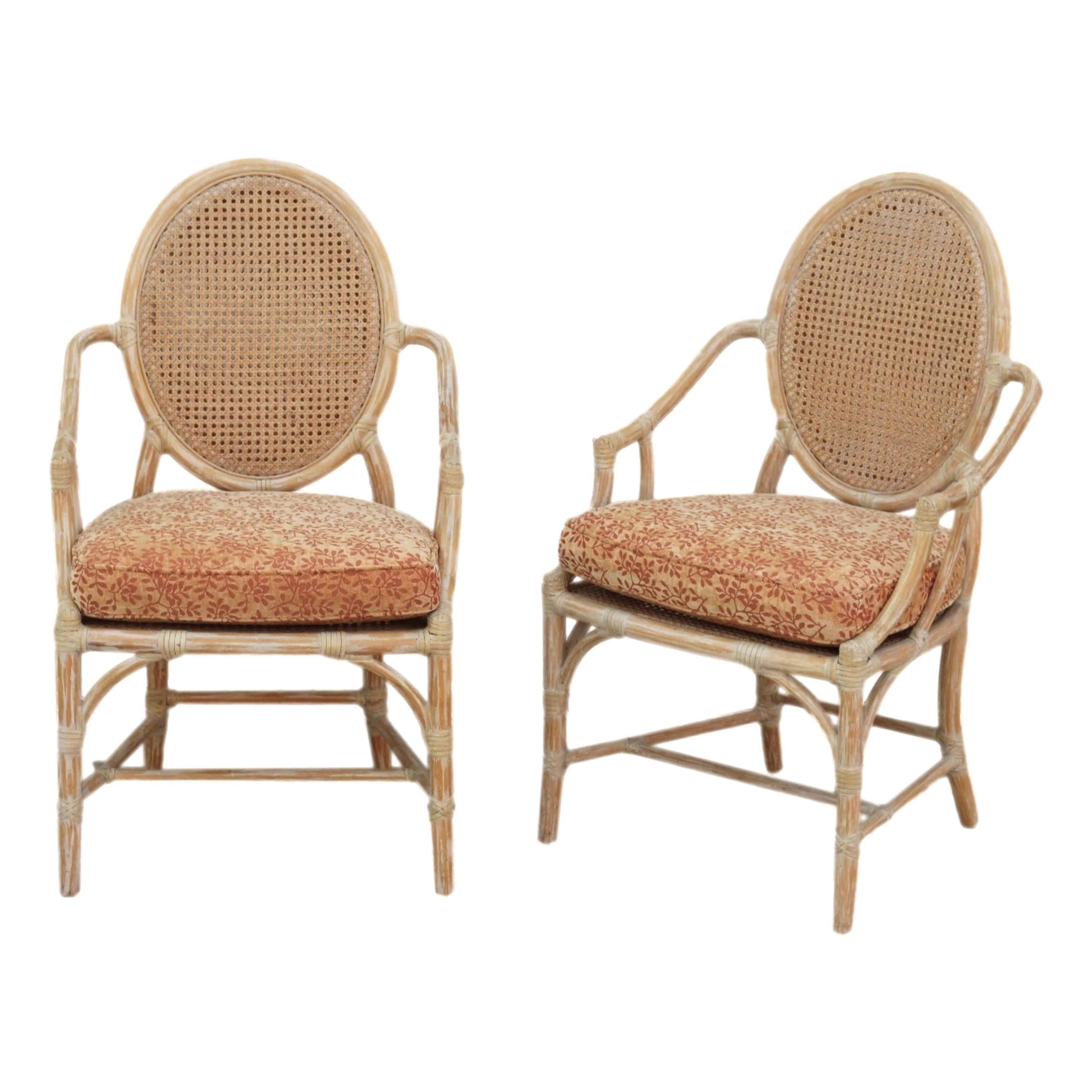 Fait main Ensemble de quatre fauteuils de salle à manger McGuire en rotin à dossier canné ovale, style moderne organique en vente