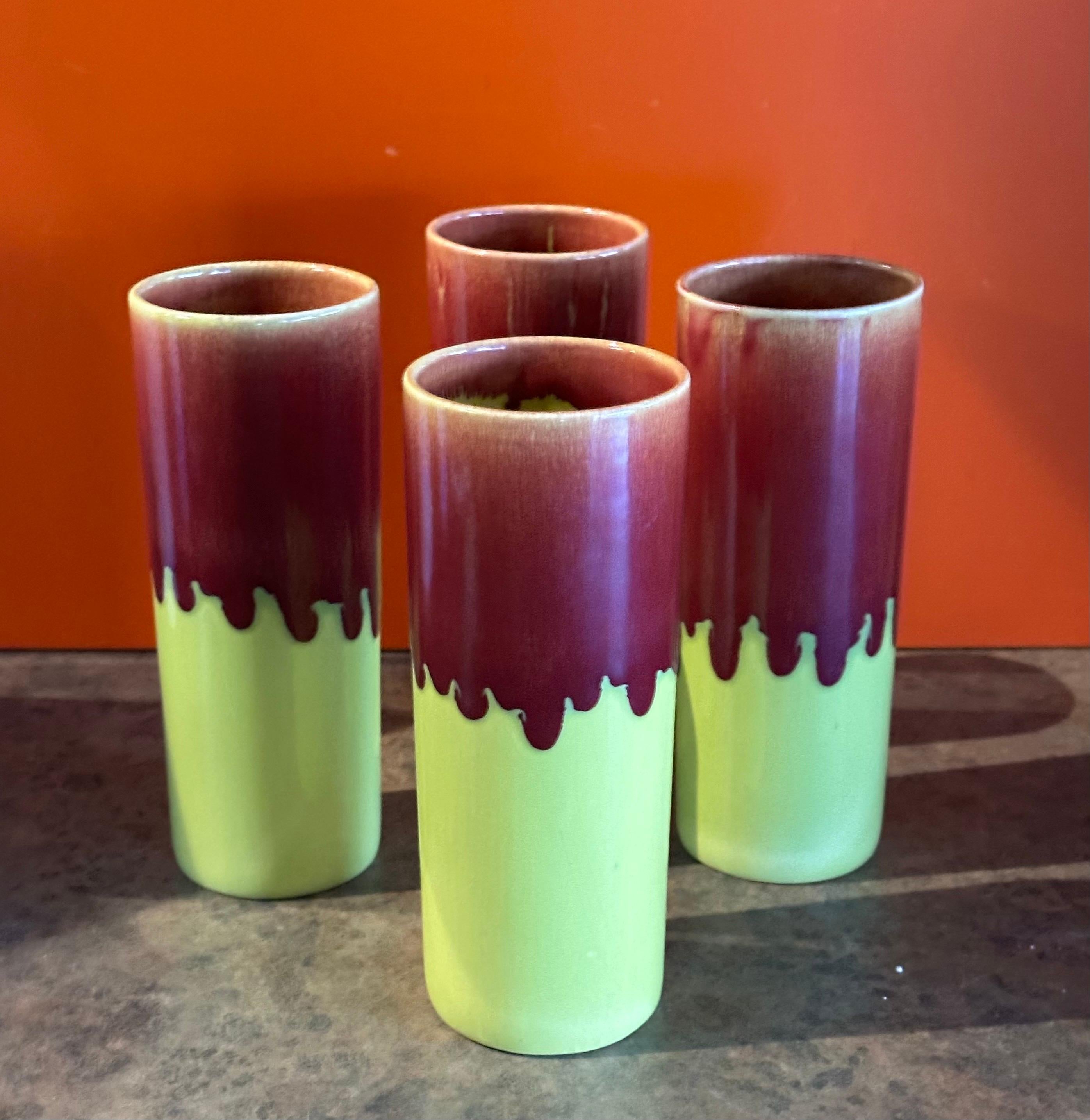 Set von vier MCM Tropfglasur-Eis- und Teegläsern und Krug aus Keramik aus Keramik von Allen of Calif mit Tropfglasur. im Zustand „Gut“ im Angebot in San Diego, CA