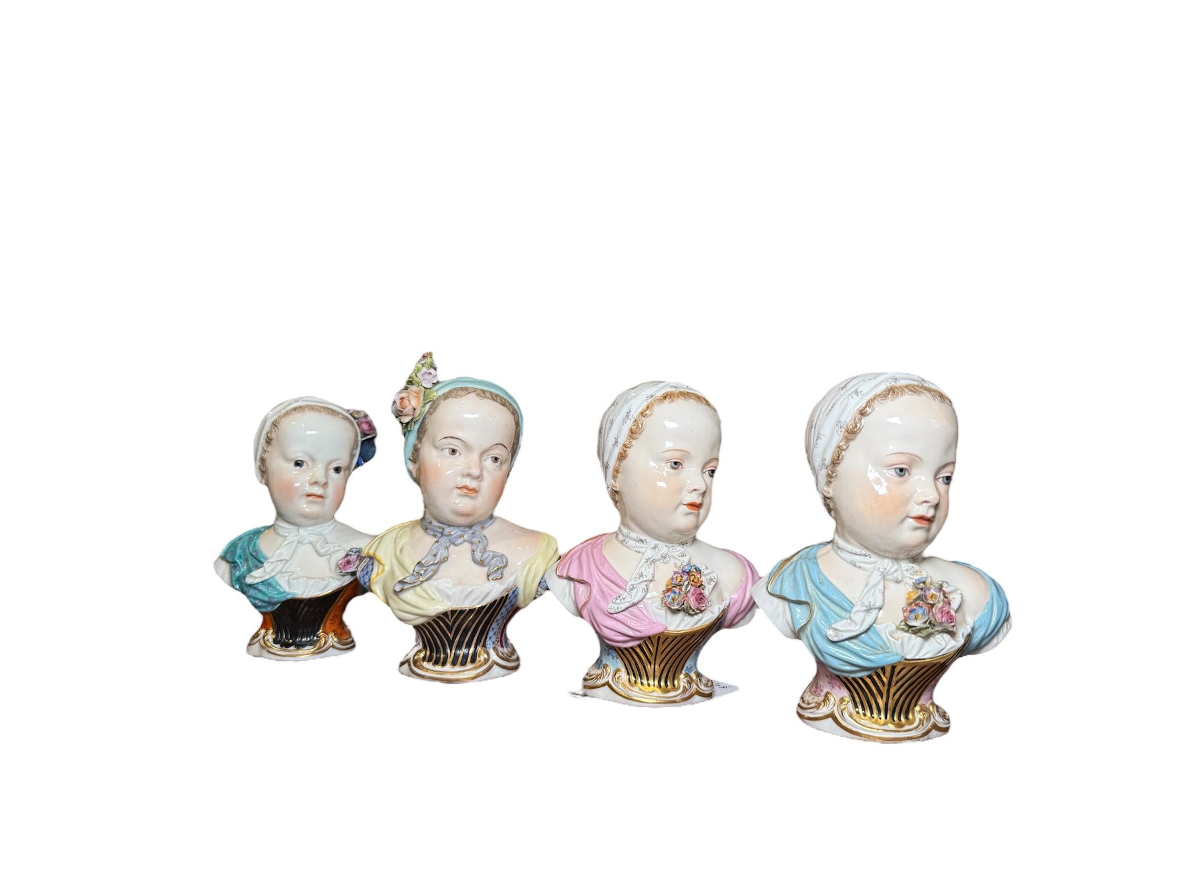 Set di quattro busti di Meissen Porcelain dei figli dei Borbone in vendita 11