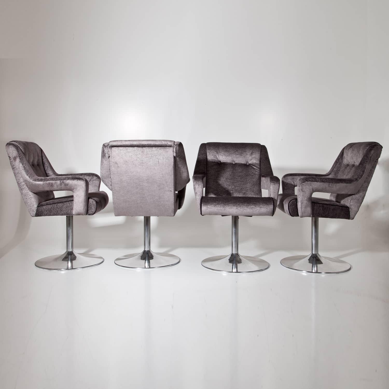 Mid-Century Modern Set of Four Metal Swivel Chairs, Italy, Mid-20th Century For Sale