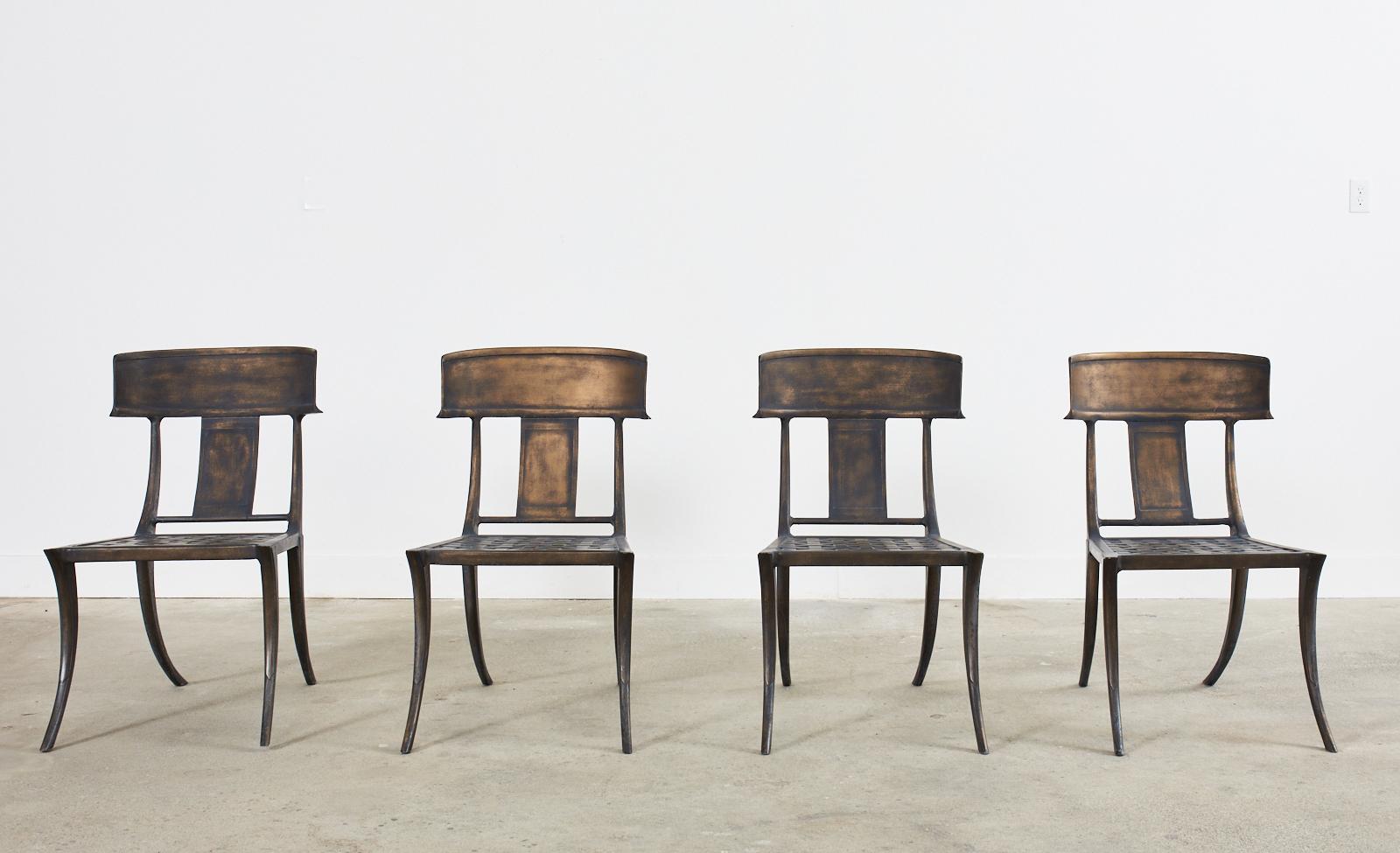 Satz von vier Klismos-Esszimmerstühlen aus bronziertem Metall von Michael Taylor im Angebot 8