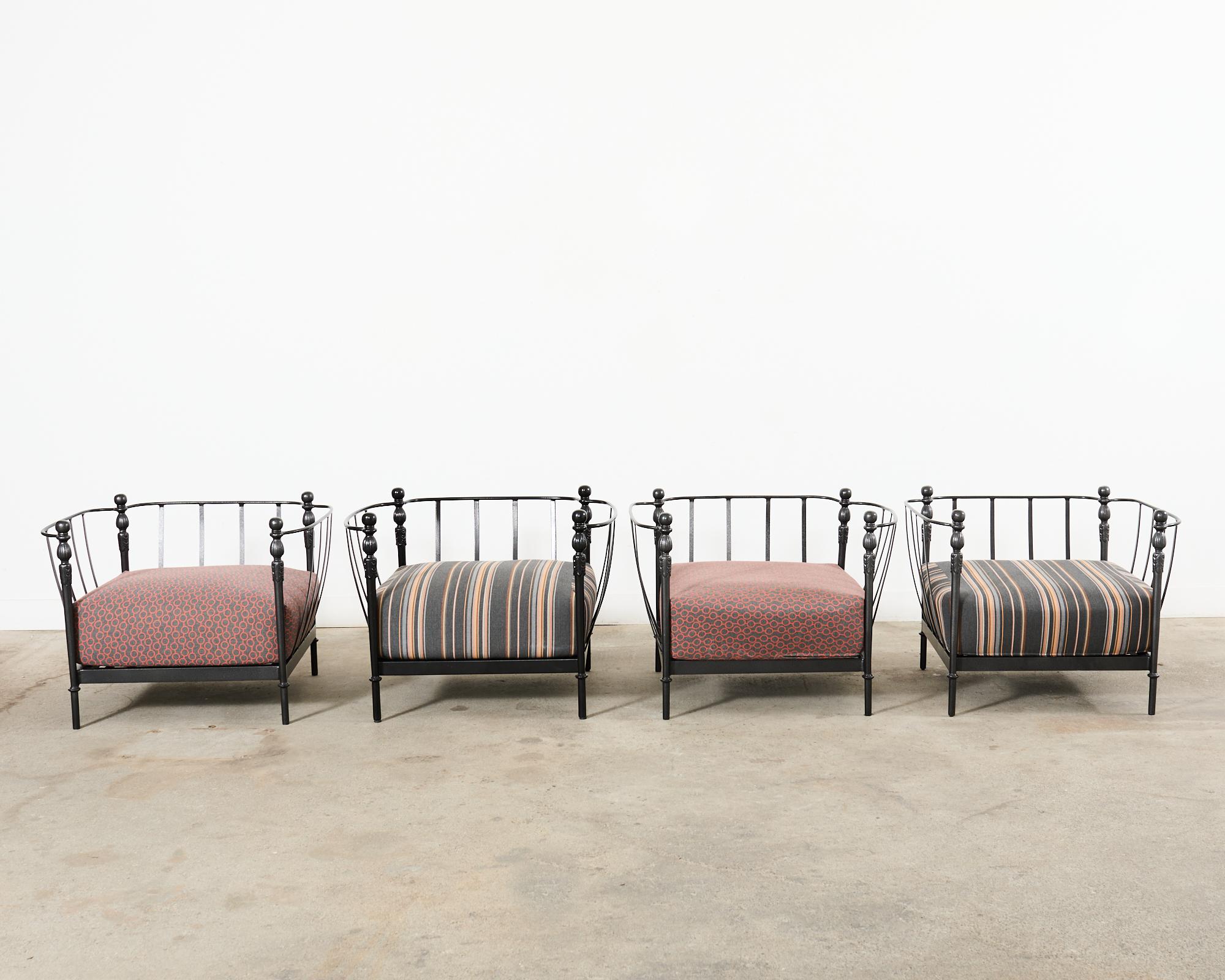 Néoclassique Ensemble de quatre chaises Montecito de Michael Taylor Design en vente