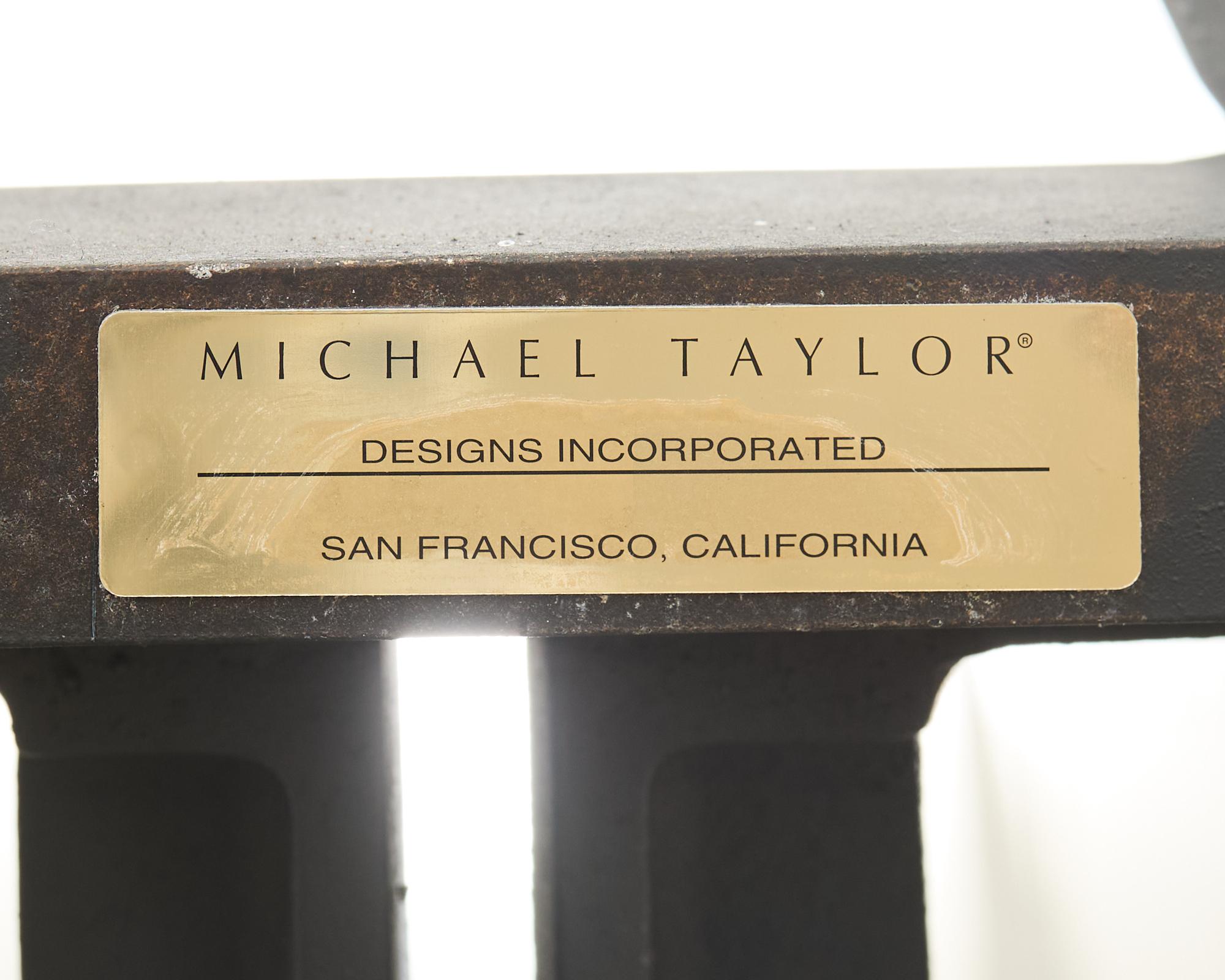 Satz von vier Michael Taylor Montecito-Stühlen mit zwei Tischen (Aluminium) im Angebot
