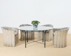Satz von vier Michael Taylor Style Faux Stone Tulip Garden Chairs
