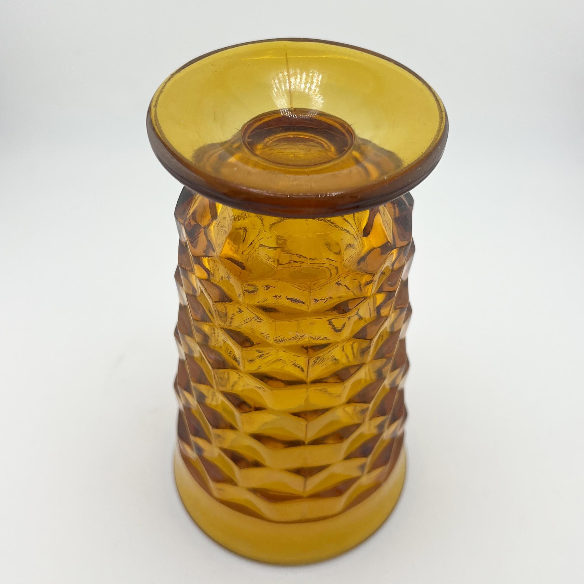 Américain Ensemble de quatre gobelets en verre ambré du milieu du siècle à motif texturé en nid d'abeille en vente