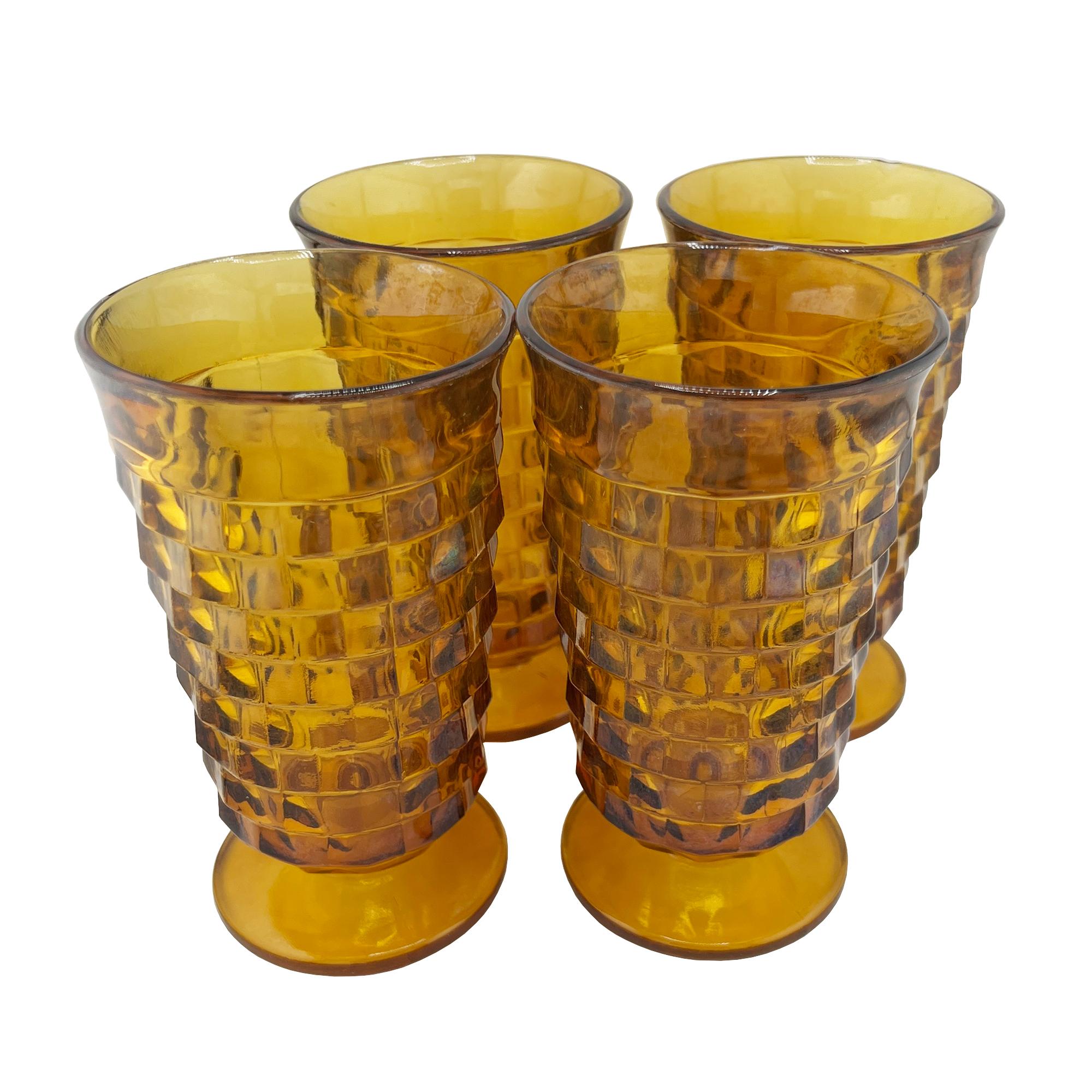 Ensemble de quatre gobelets en verre ambré du milieu du siècle à motif texturé en nid d'abeille en vente 1