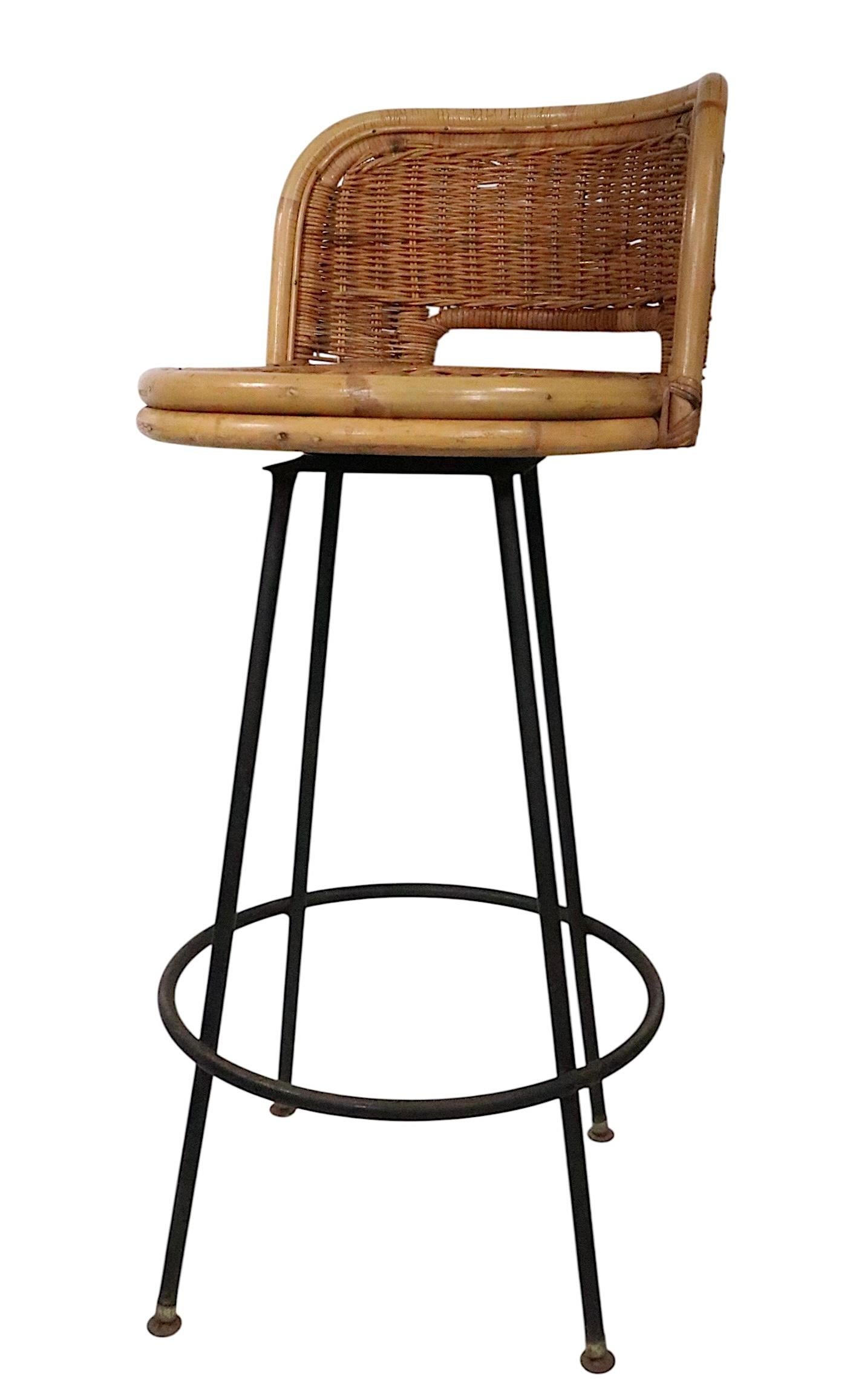 Set of Four Mid Century Bamboo and Iron  Swivel Bar Stools att. to Danny Ho Fong In Good Condition For Sale In New York, NY