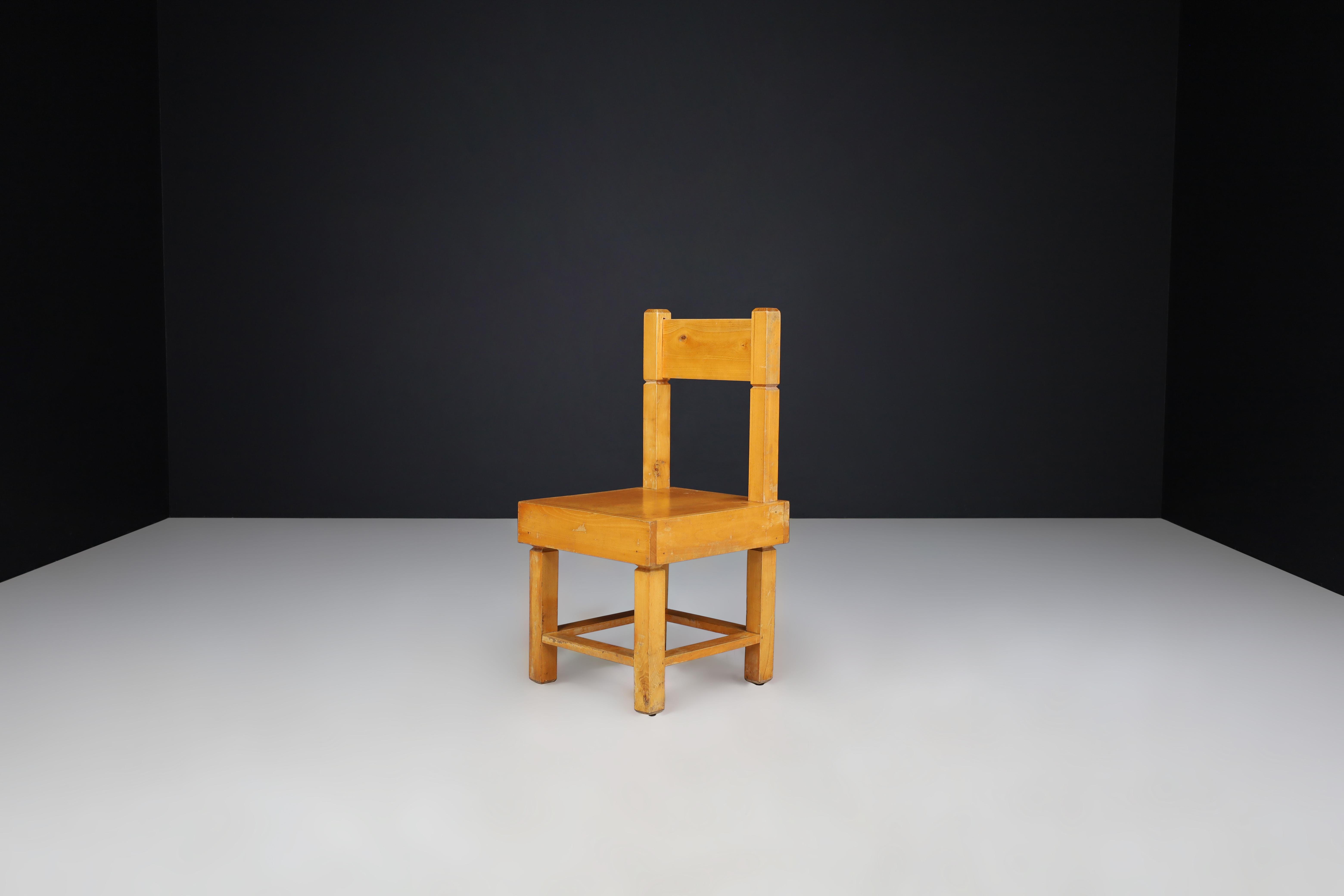 Faggio Set di quattro sedie in legno di faggio della metà del secolo scorso, Francia, anni '50. in vendita