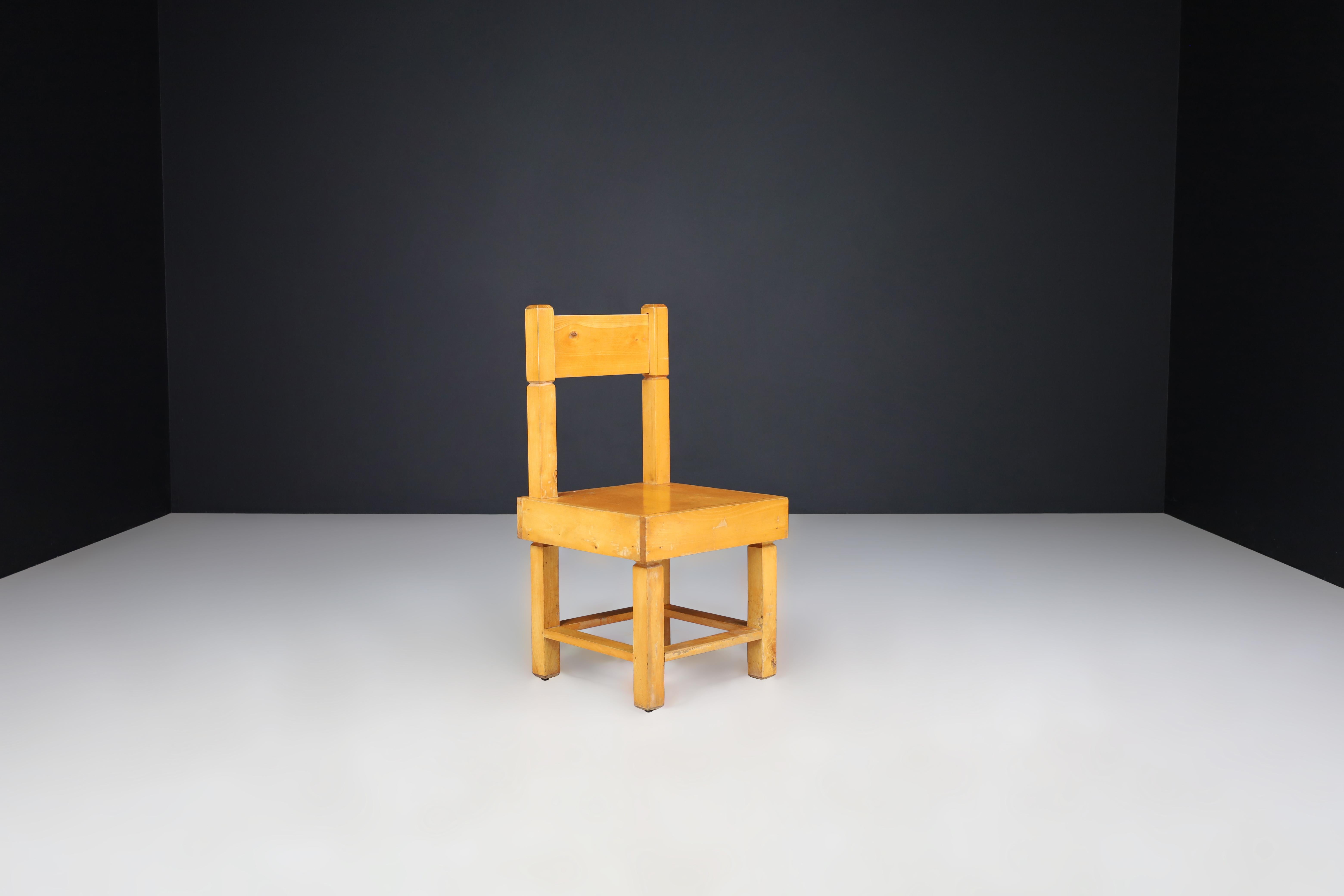Set di quattro sedie in legno di faggio della metà del secolo scorso, Francia, anni '50. in vendita 1