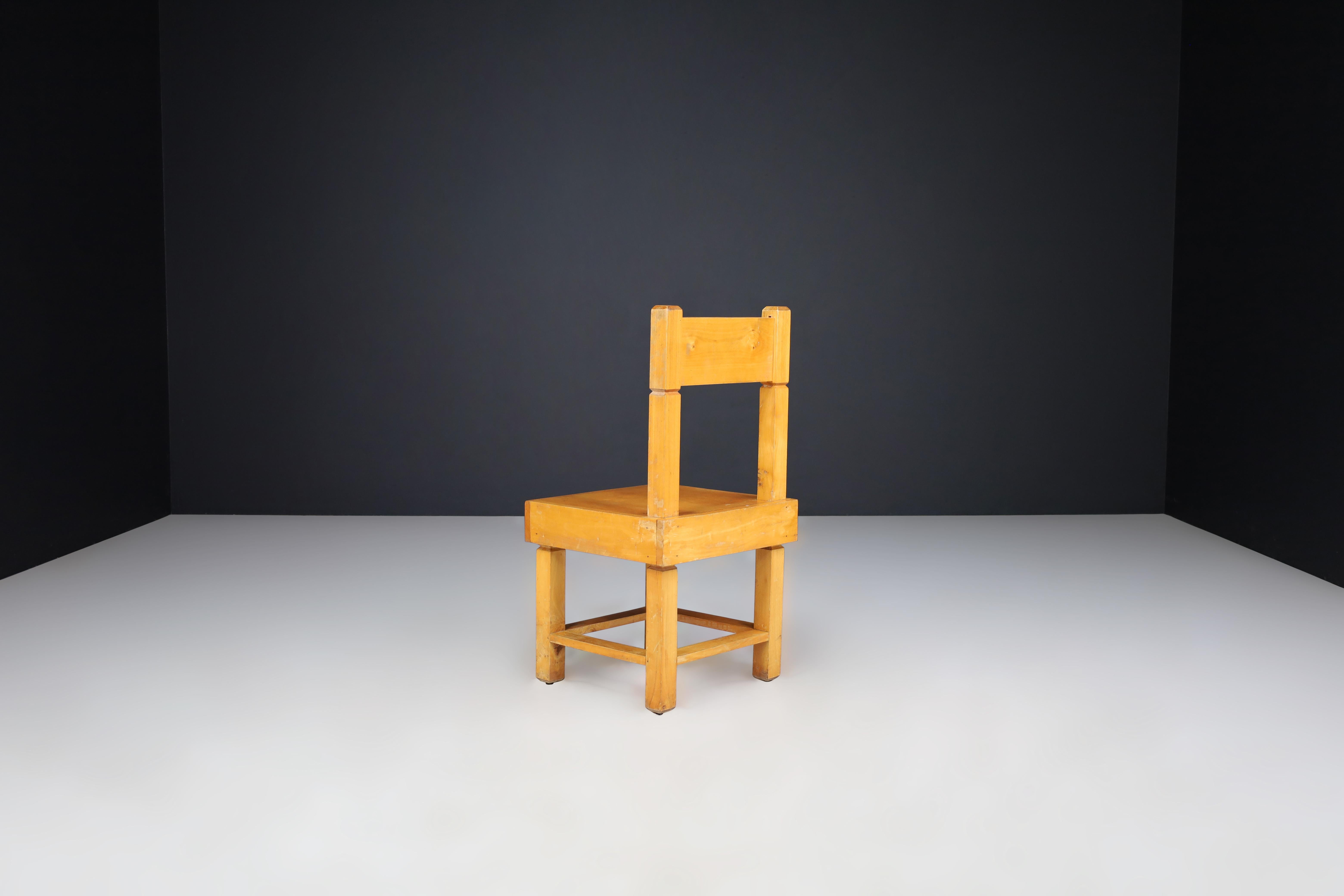 Set di quattro sedie in legno di faggio della metà del secolo scorso, Francia, anni '50. in vendita 2