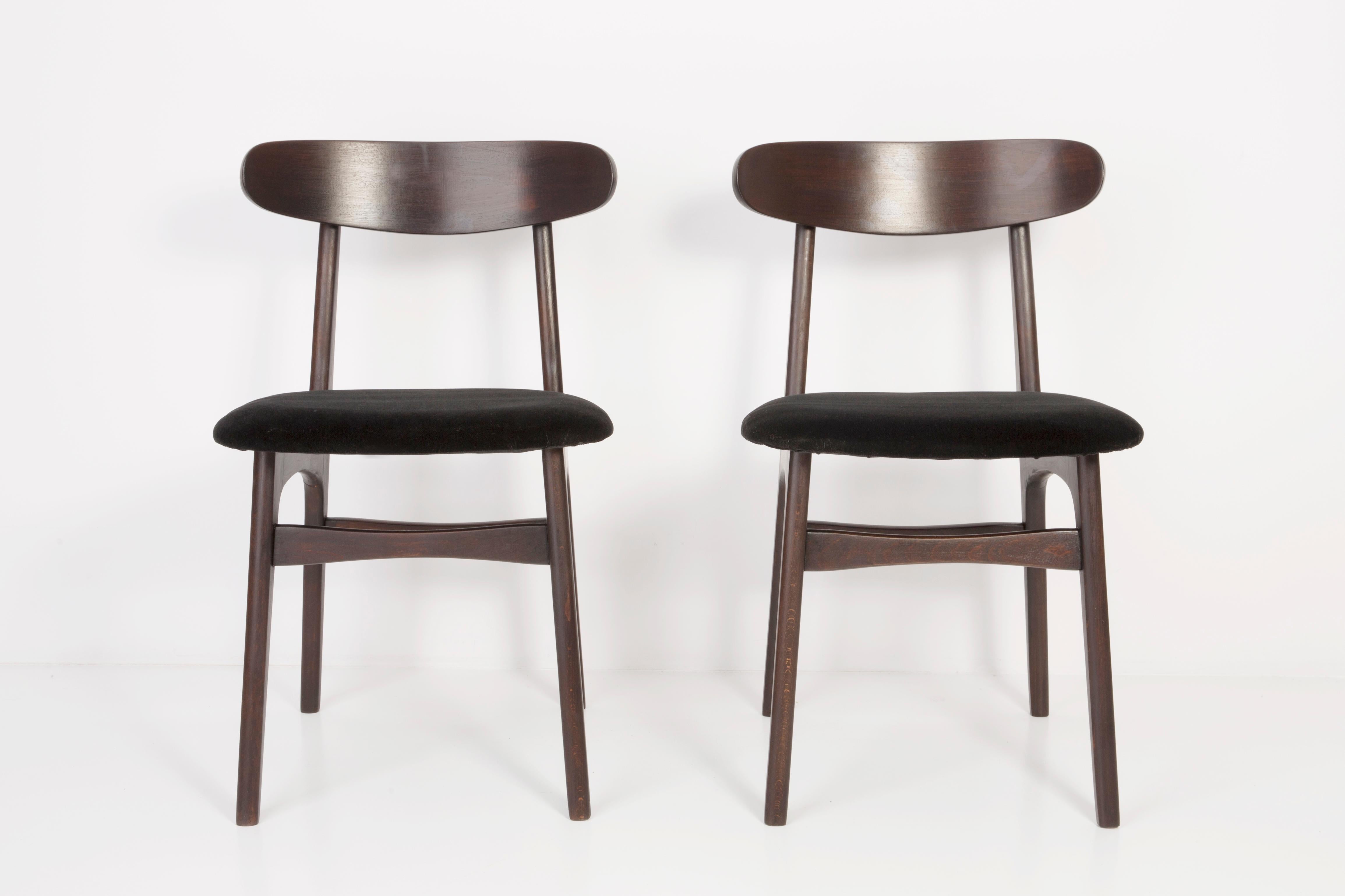 Mid-Century Modern Set of Four Mid Century Black Velvet Chairs, 1960s For Sale