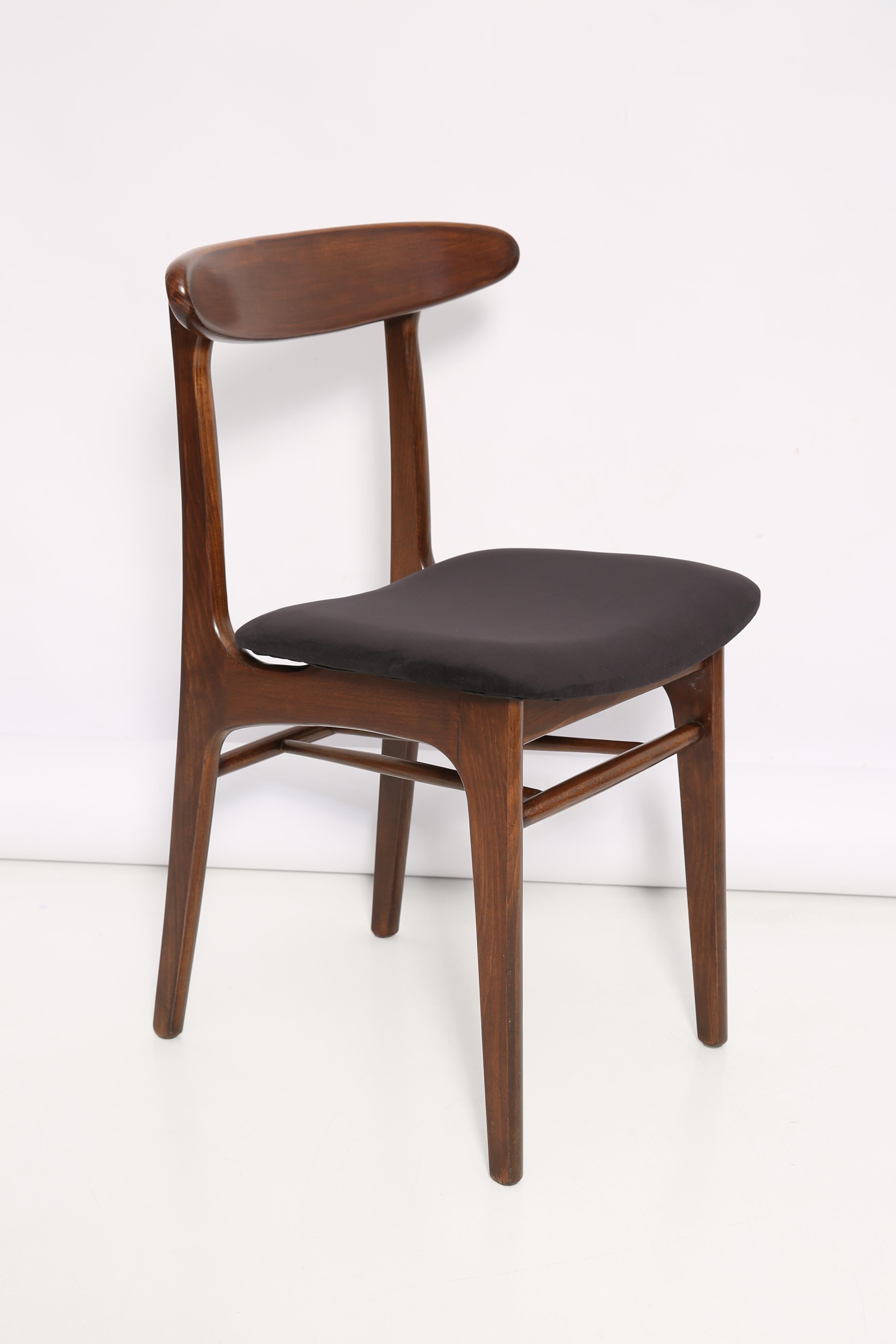 Set of Four Mid Century Black Velvet Chairs, by Rajmund Halas, Poland, 1960s In Excellent Condition For Sale In 05-080 Hornowek, PL