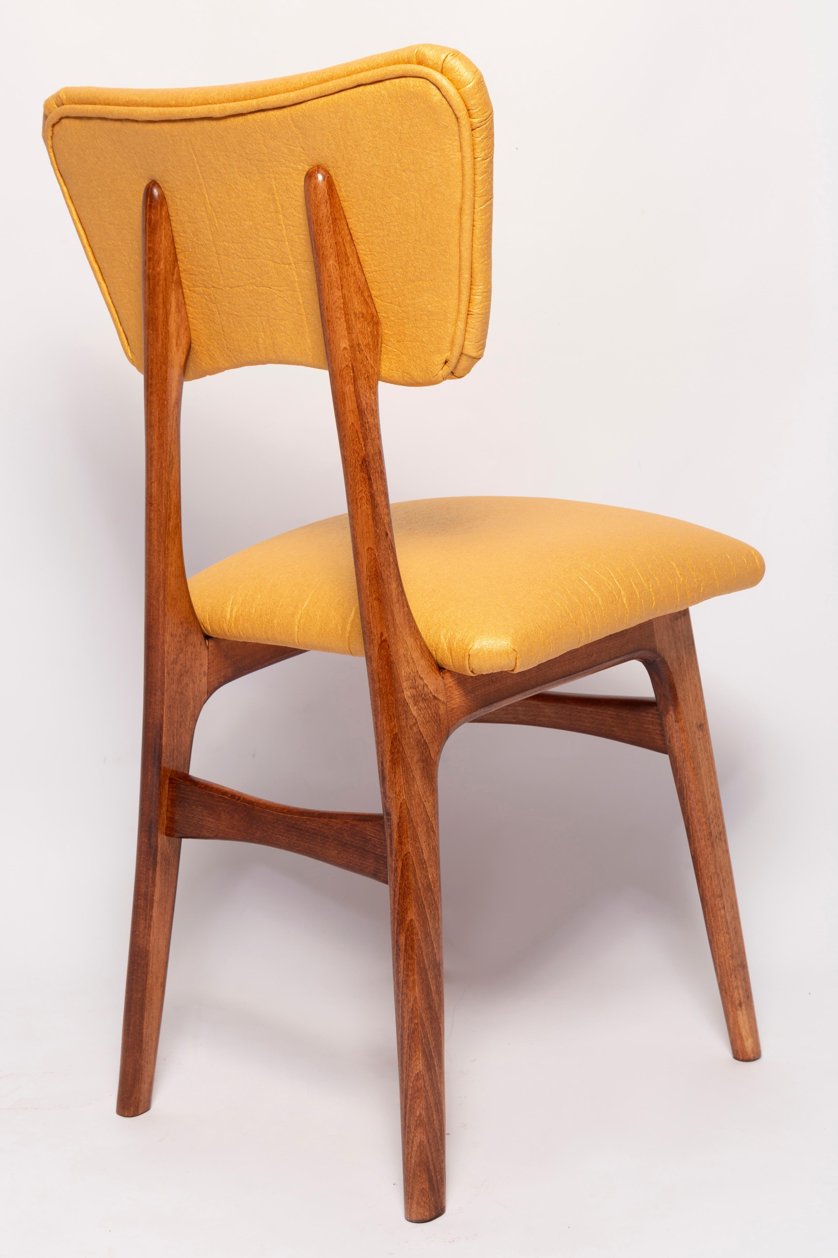 Ensemble de quatre chaises de salle à manger papillon du milieu du siècle, cuir d'ananas, Europe, années 1960 en vente 4