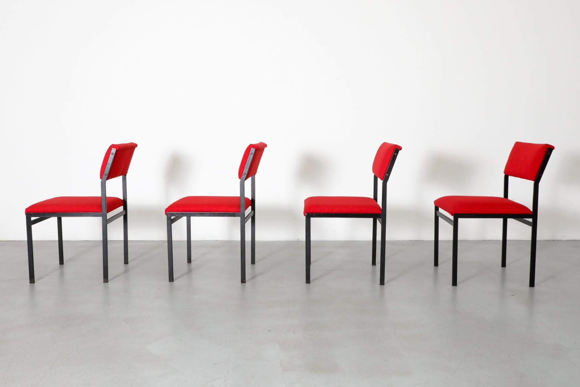 Néerlandais Ensemble de quatre chaises de salle à manger Cees Braakman du milieu du siècle, série japonaise, en rouge en vente