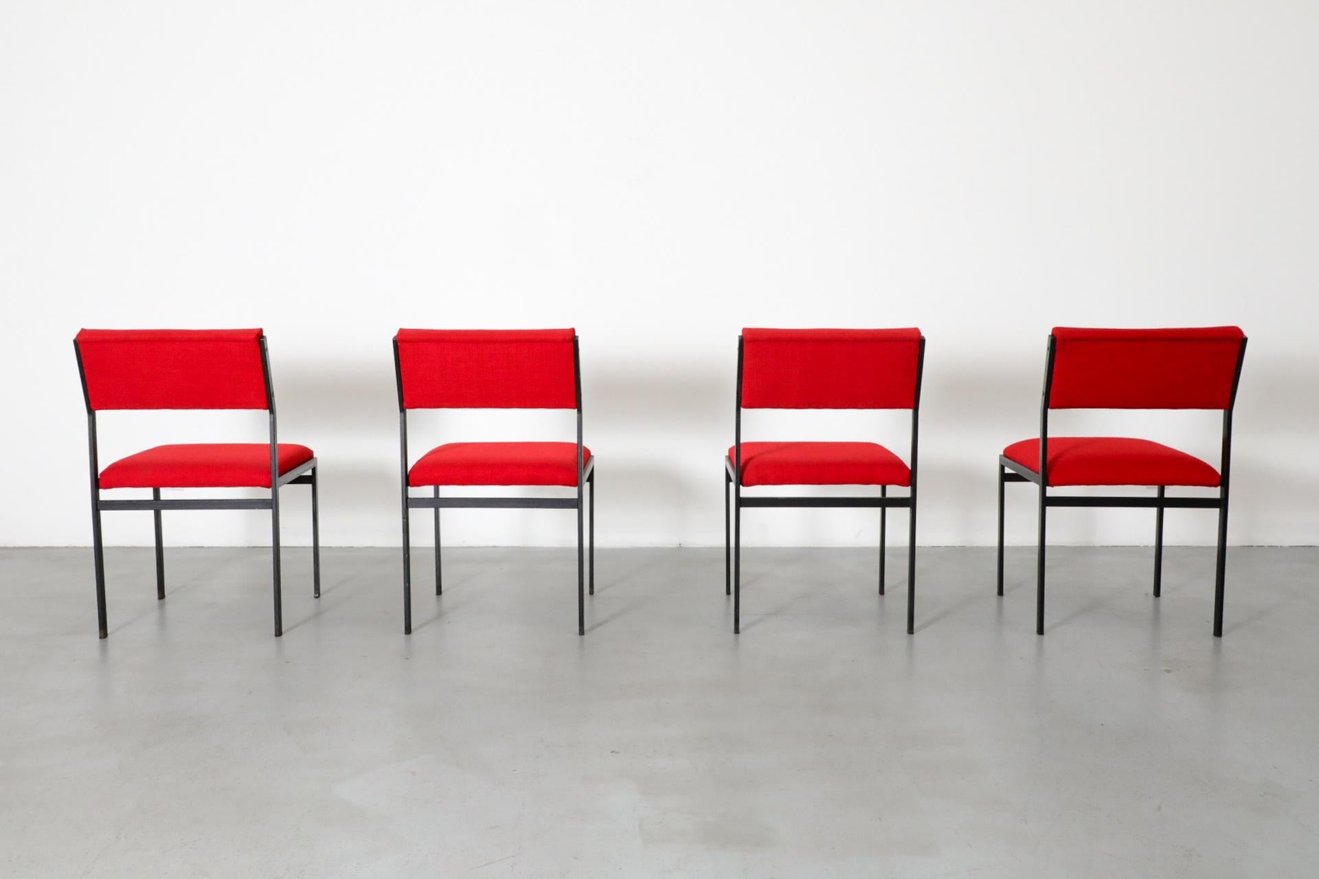 Ensemble de quatre chaises de salle à manger Cees Braakman du milieu du siècle, série japonaise, en rouge Bon état - En vente à Los Angeles, CA