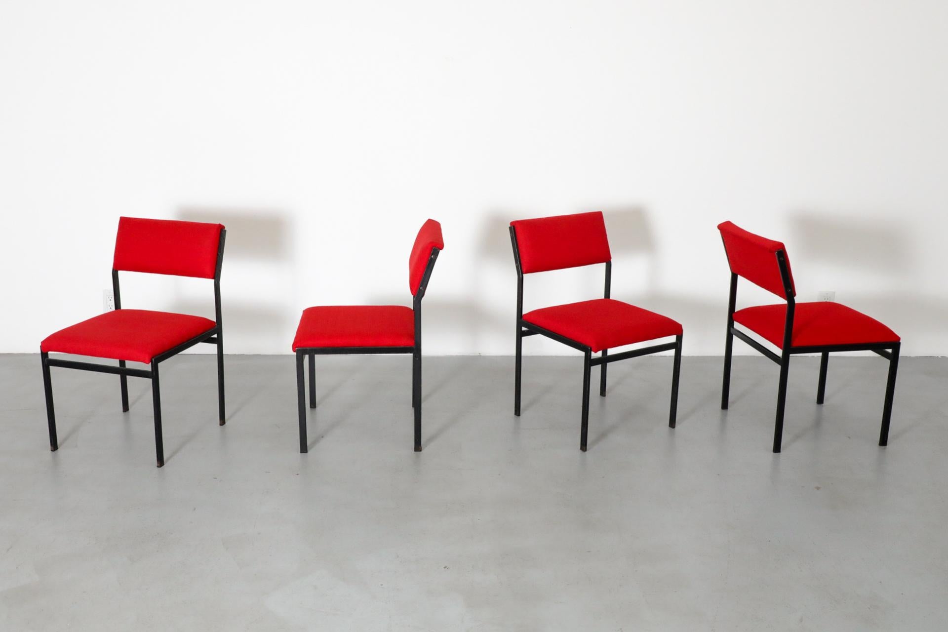 Ensemble de quatre chaises de salle à manger Cees Braakman du milieu du siècle, série japonaise, en rouge en vente 1