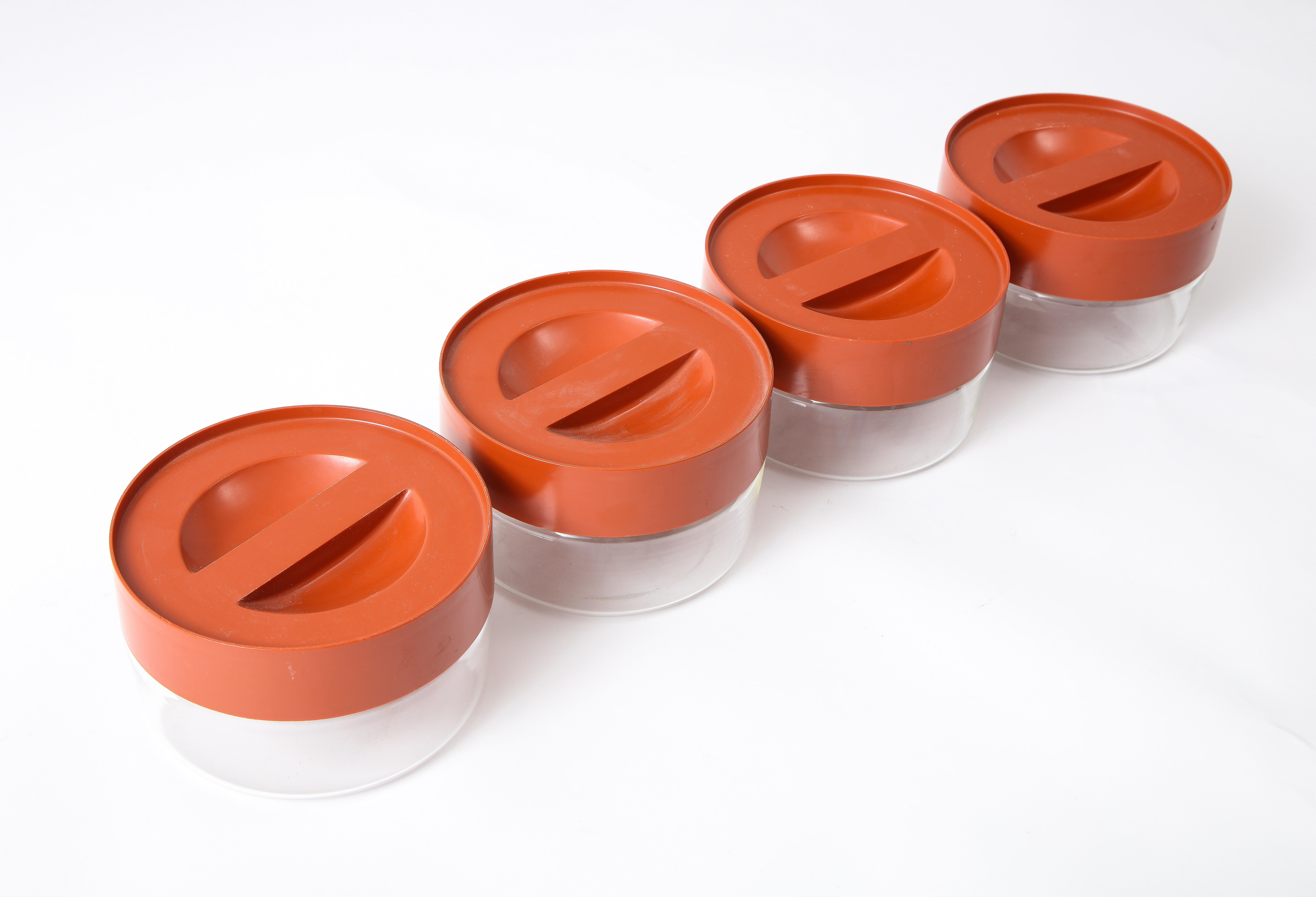 Set of Four Mid-Century Stackable Storage Containers with Burnt Orange Lids In Good Condition For Sale In New York, NY